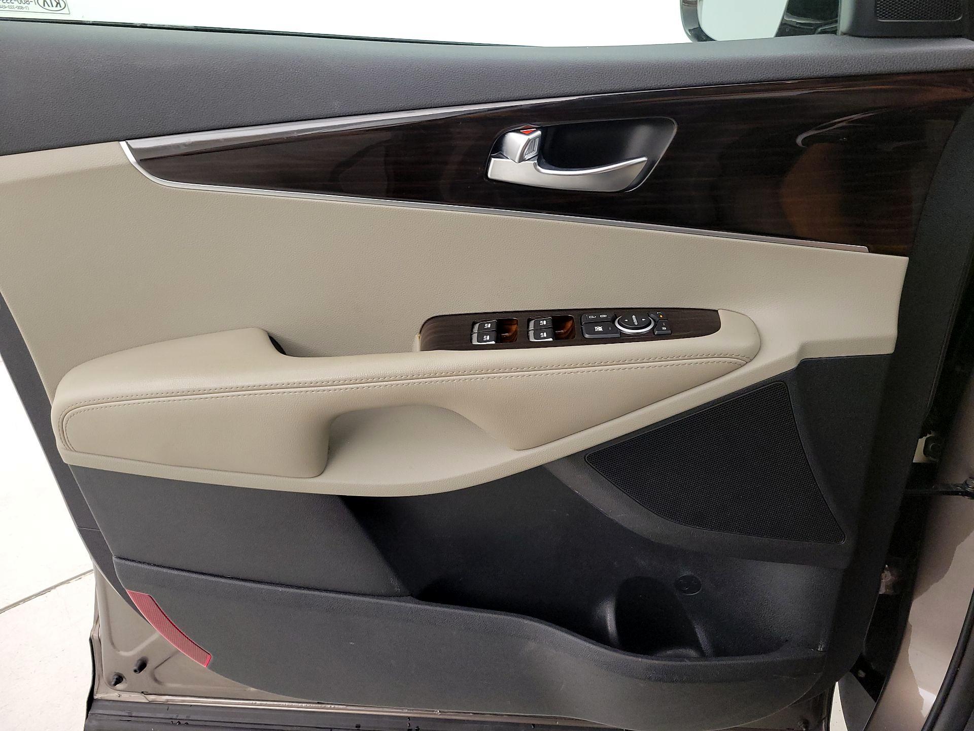 Thumbnail: 2019 Kia Sorento - 12