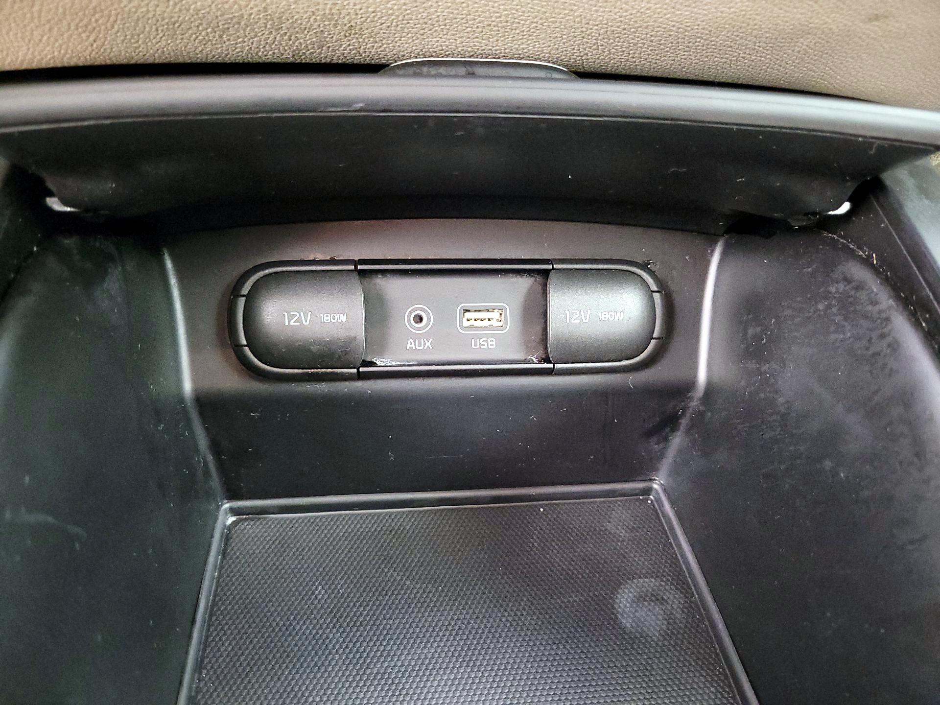Thumbnail: 2019 Kia Sorento - 18