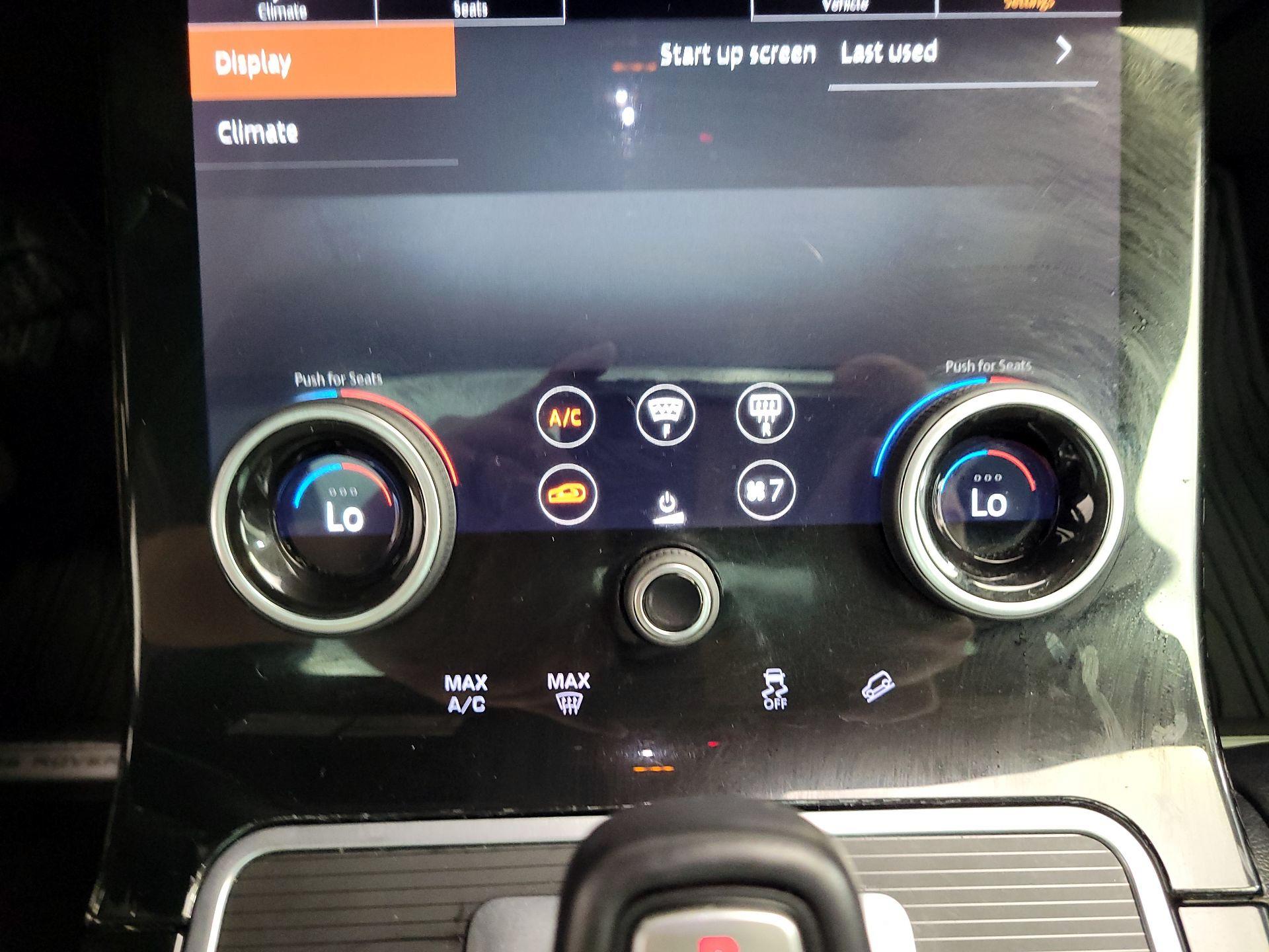 Thumbnail: 2020 Land Rover Range Rover Evoque - 17
