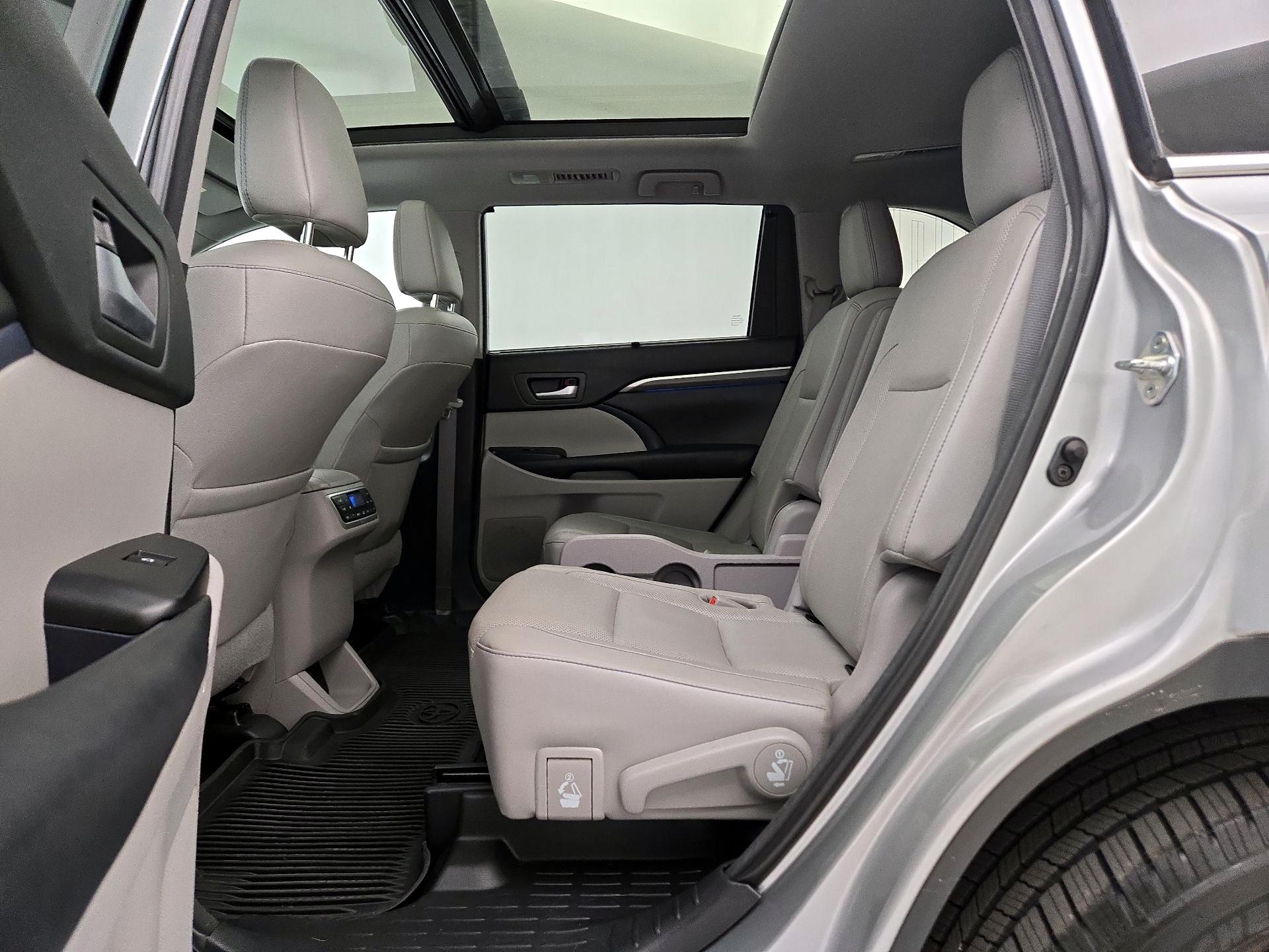 Thumbnail: 2018 Toyota Highlander - 20