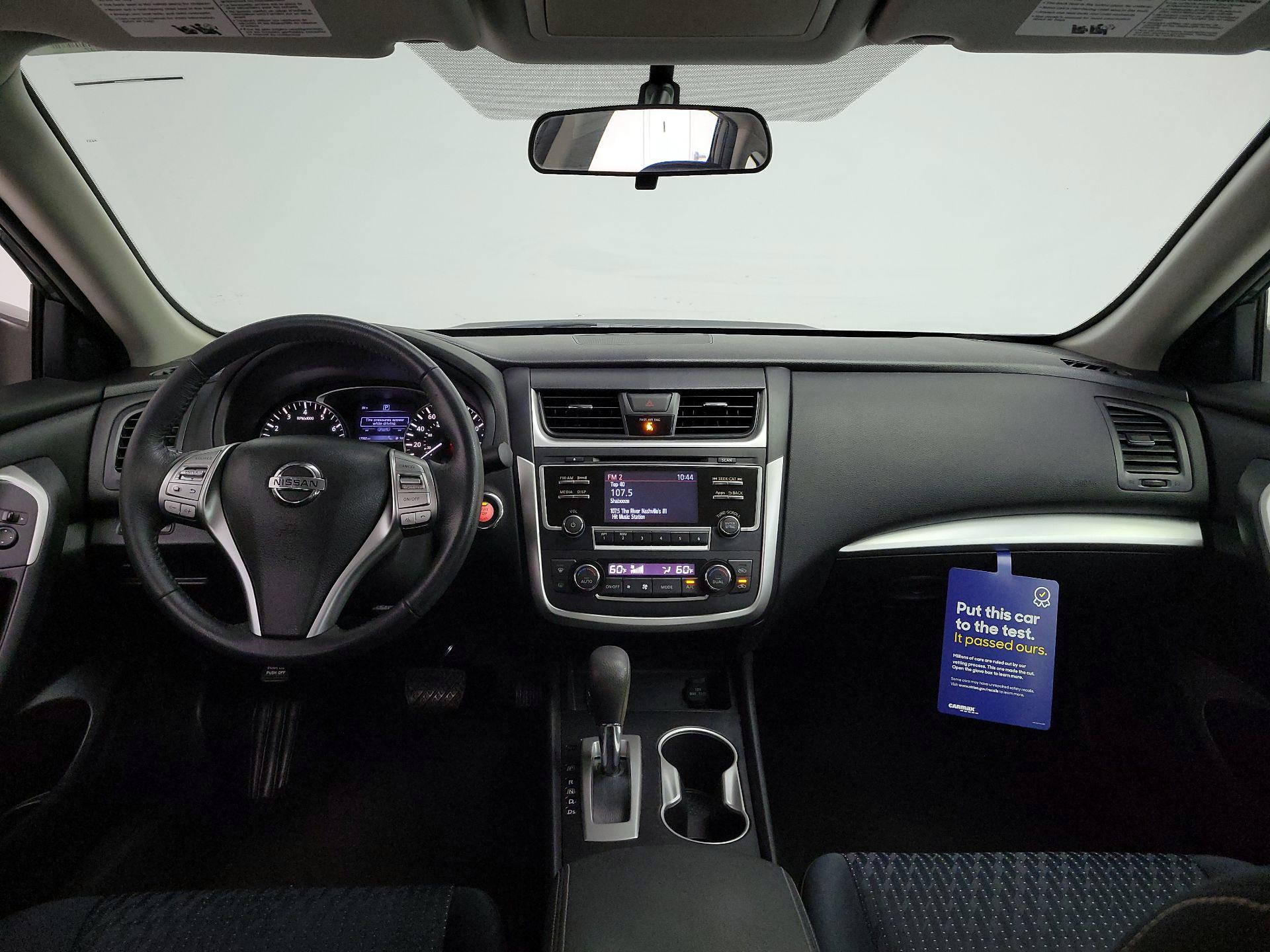 Thumbnail: 2016 Nissan Altima - 9