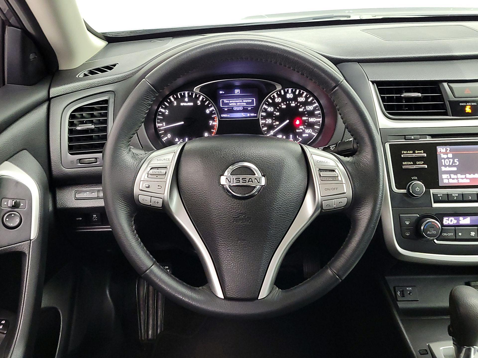 Thumbnail: 2016 Nissan Altima - 10