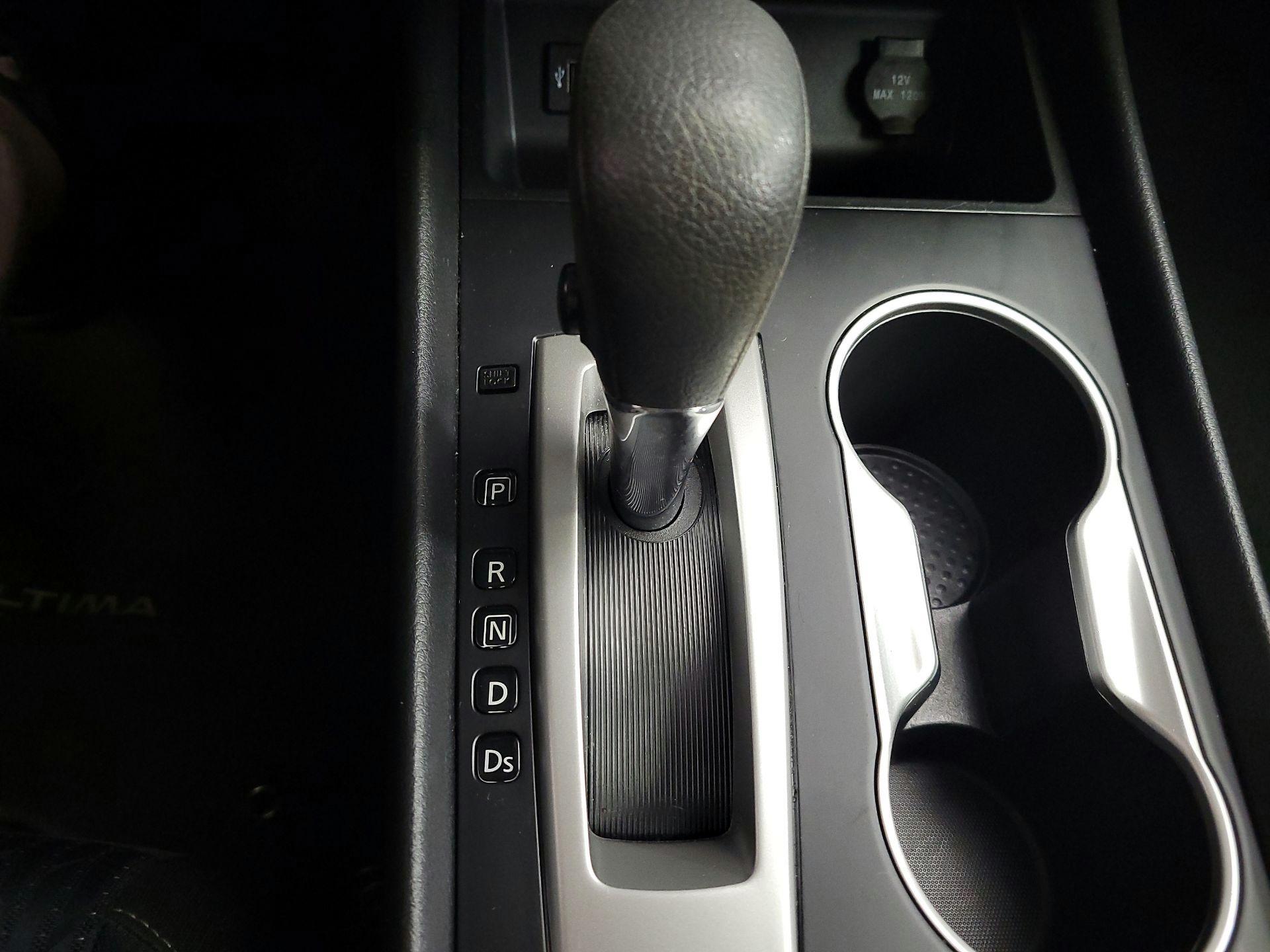 Thumbnail: 2016 Nissan Altima - 17