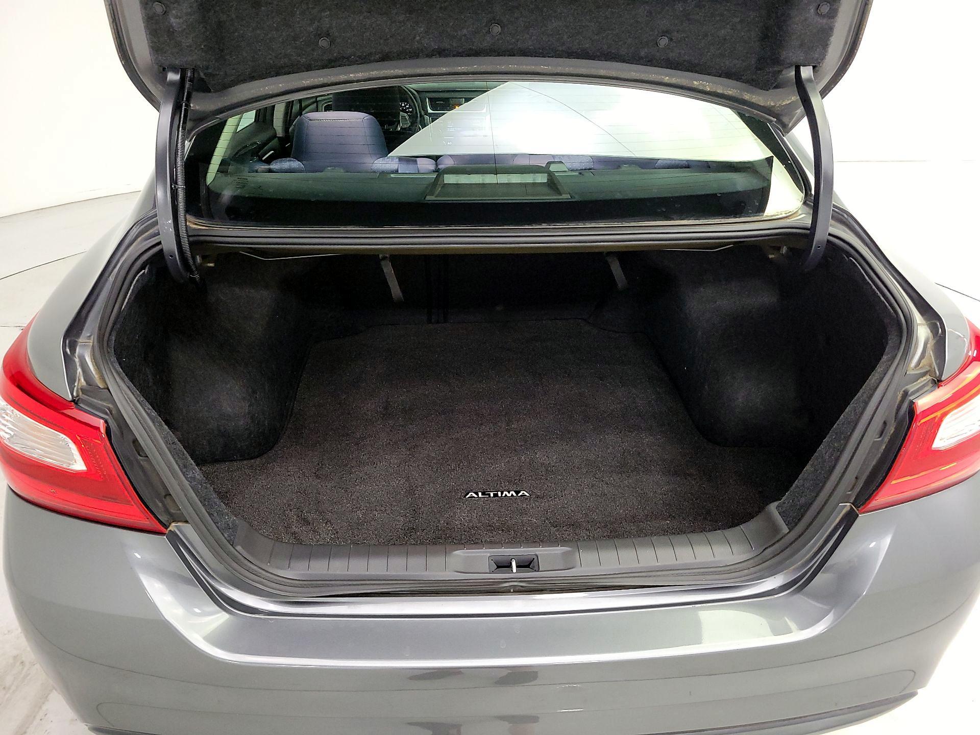 Thumbnail: 2016 Nissan Altima - 20