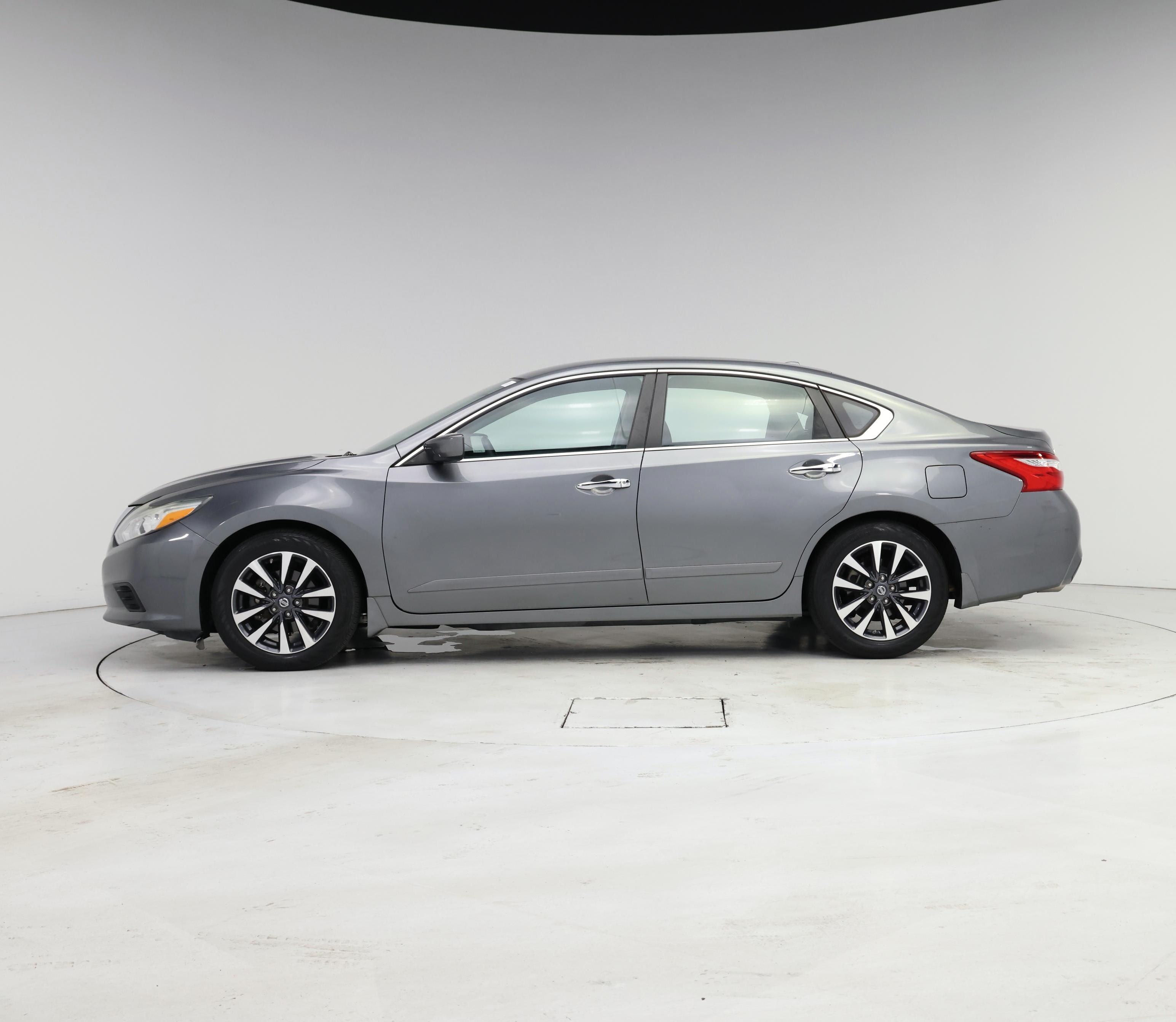 Thumbnail: 2016 Nissan Altima - 3
