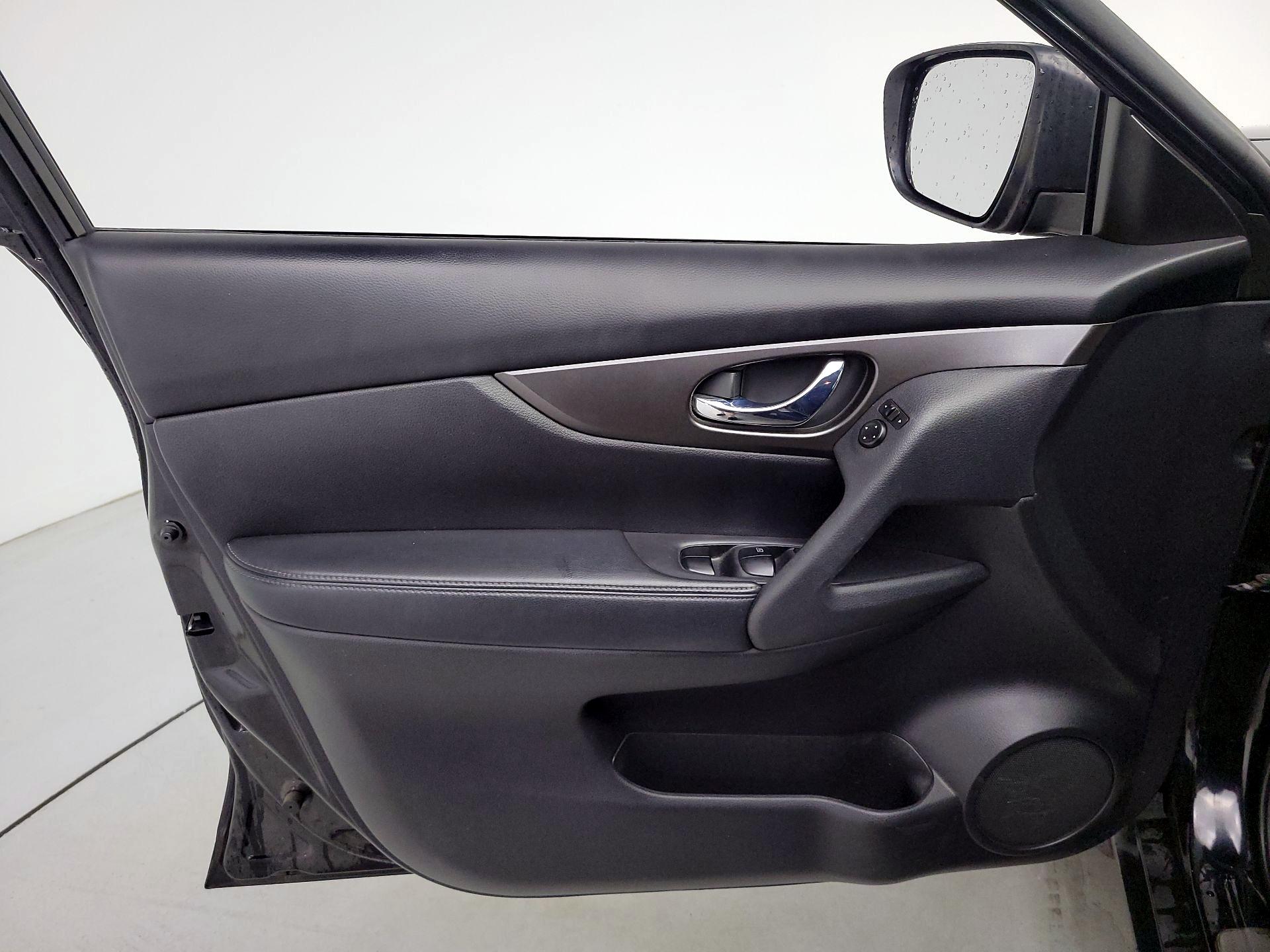 Thumbnail: 2015 Nissan Rogue - 12