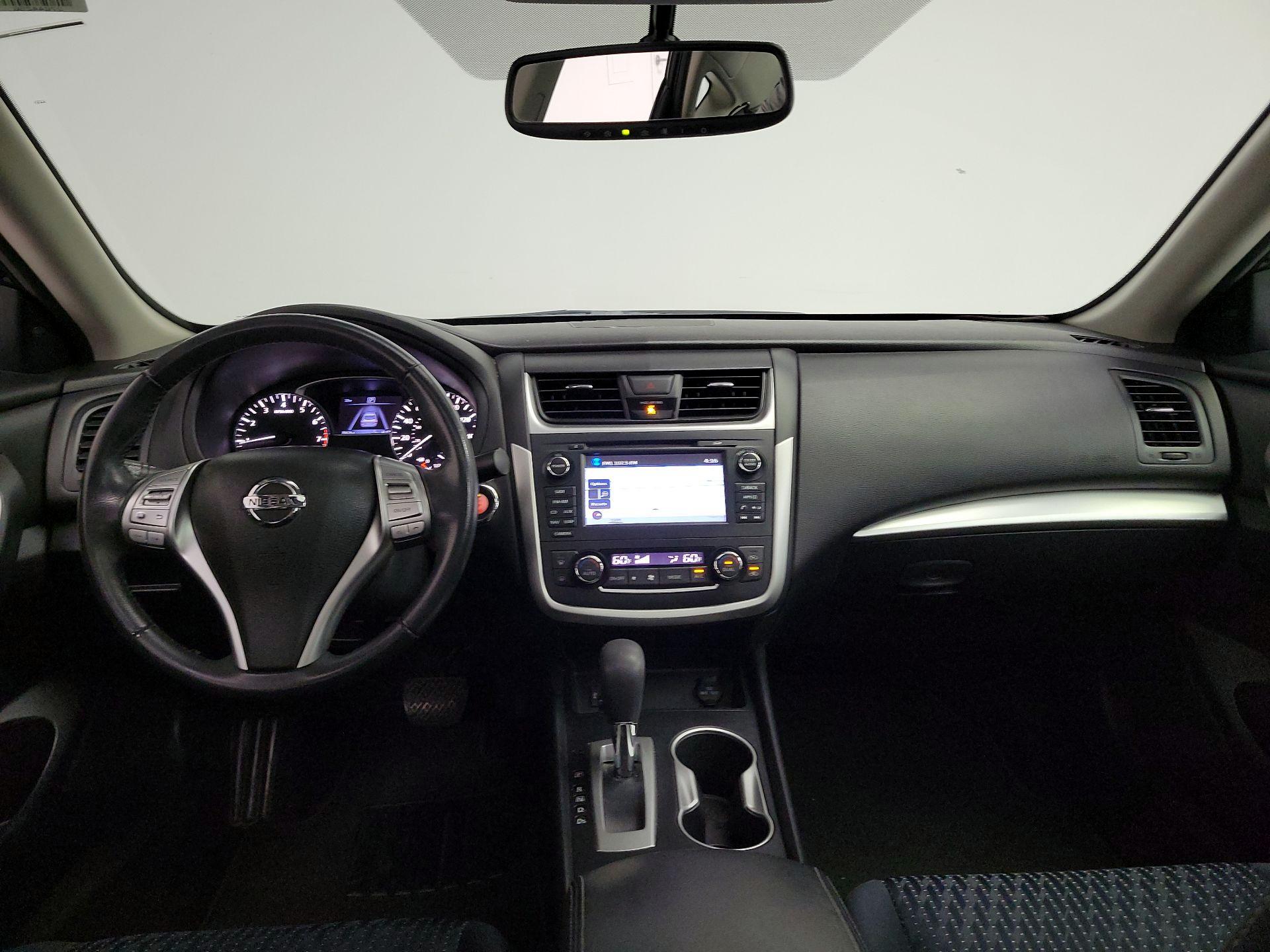 Thumbnail: 2017 Nissan Altima - 9
