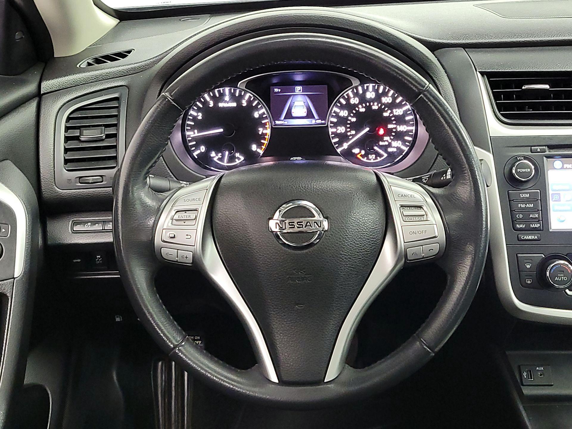 Thumbnail: 2017 Nissan Altima - 10