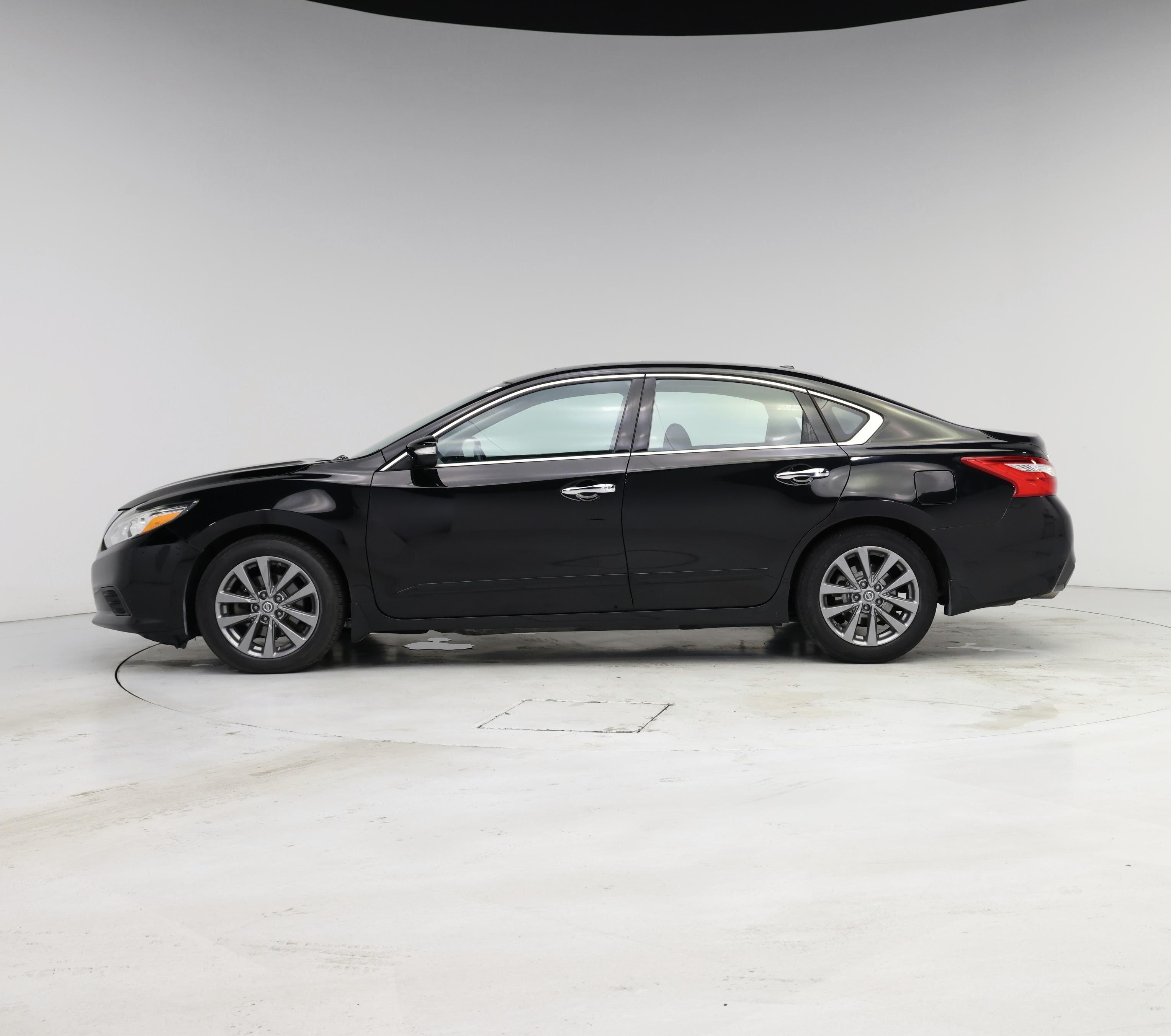 Thumbnail: 2017 Nissan Altima - 3