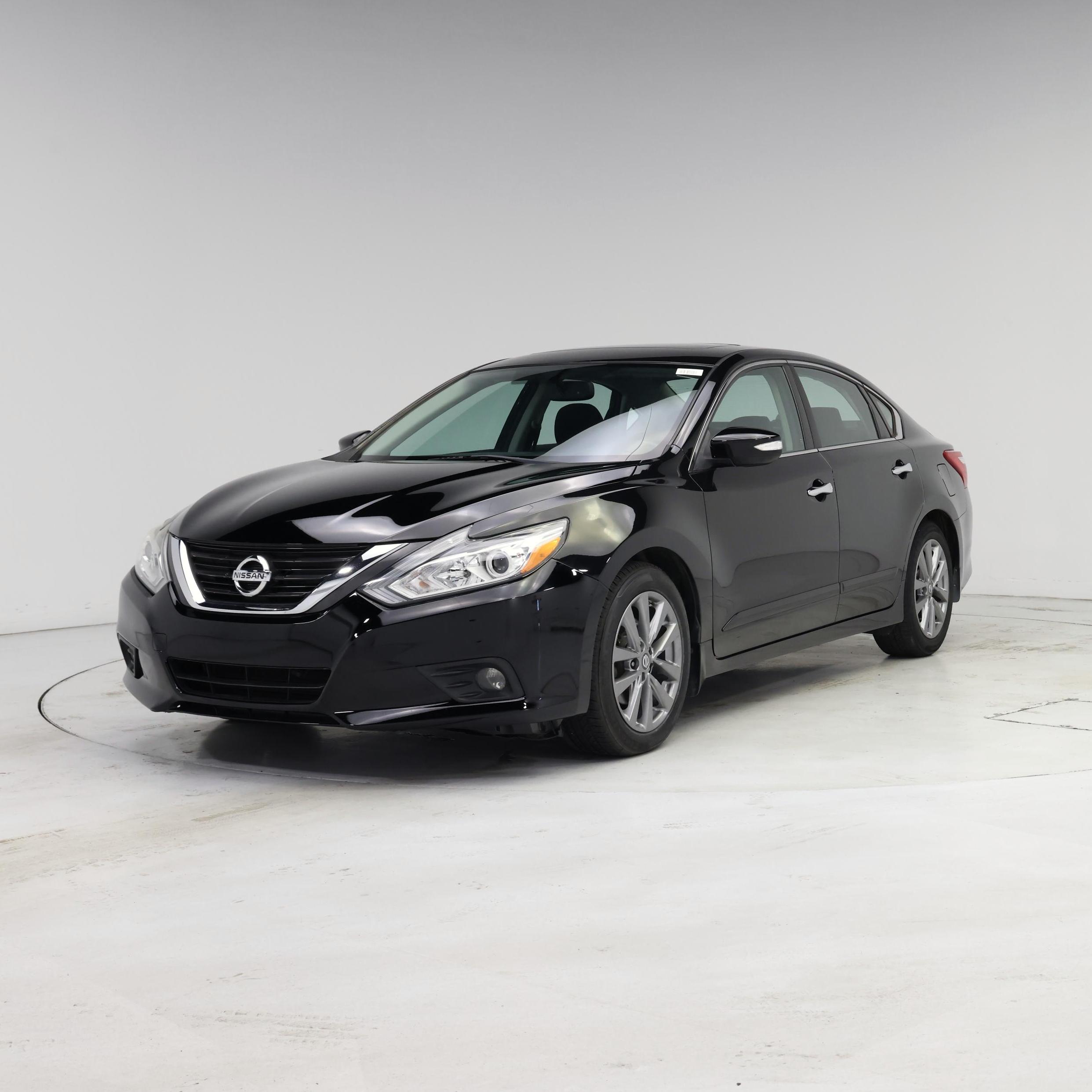 Thumbnail: 2017 Nissan Altima - 4