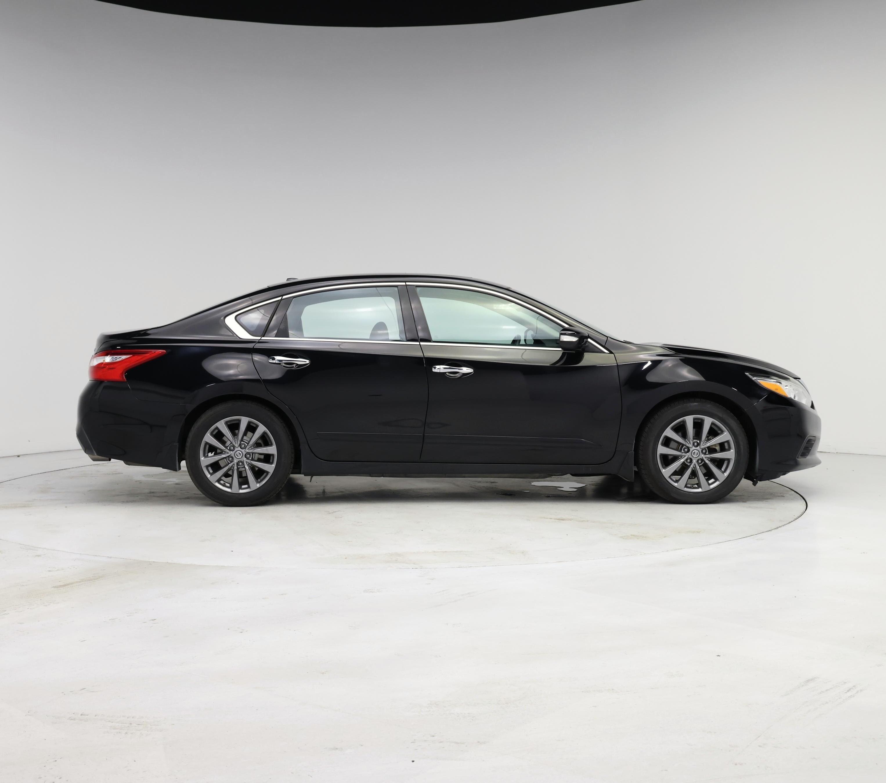 Thumbnail: 2017 Nissan Altima - 7