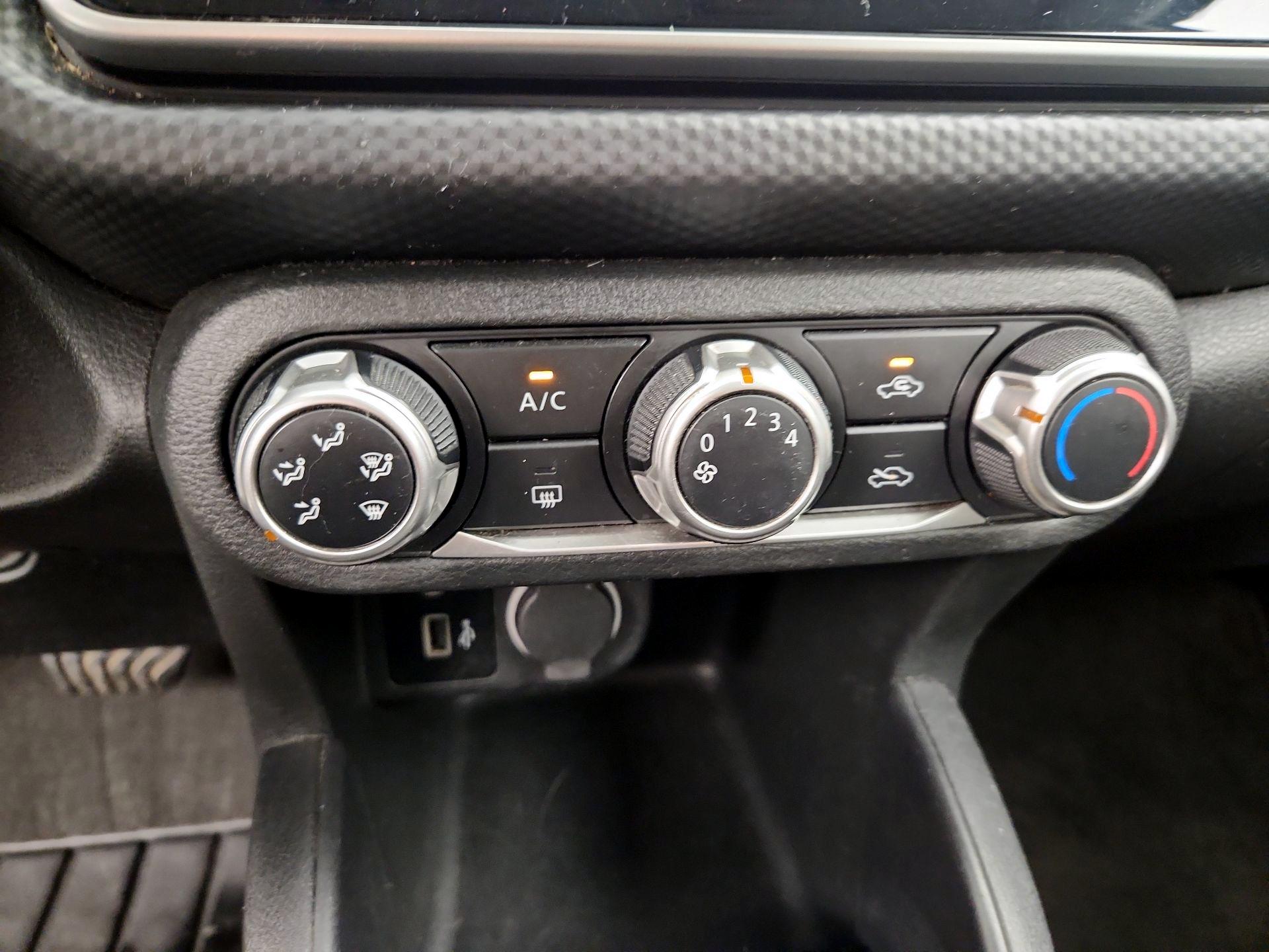 Thumbnail: 2021 Nissan Kicks - 16
