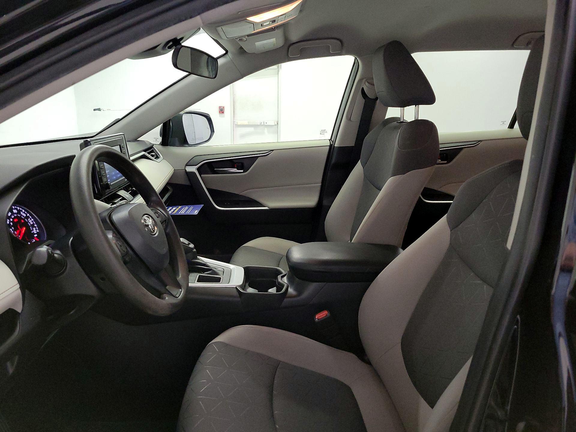 Thumbnail: 2021 Toyota RAV4 - 11