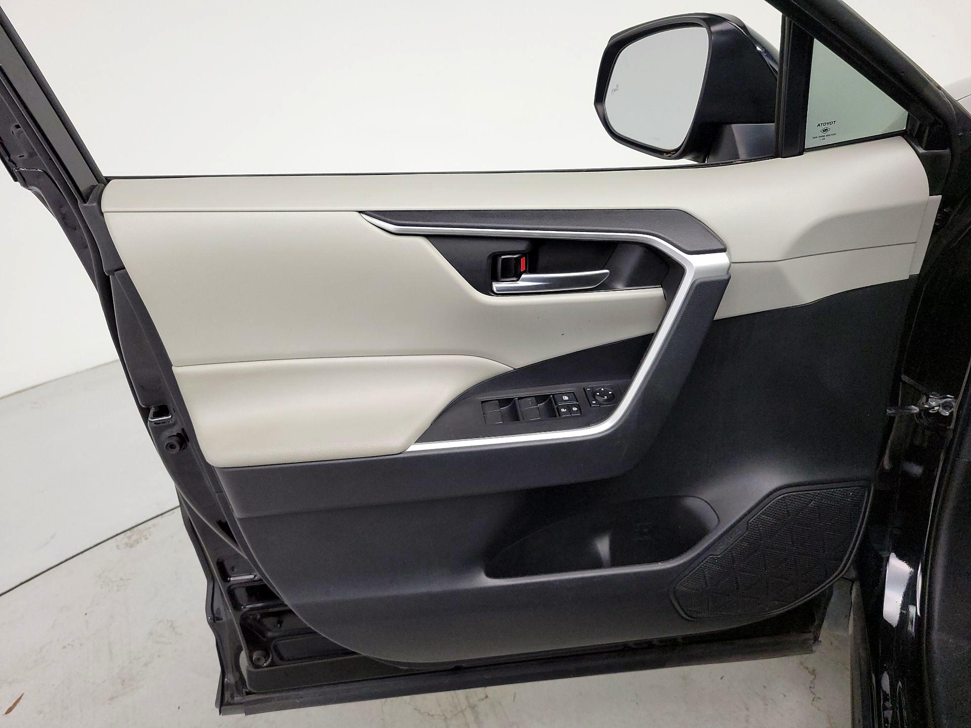 Thumbnail: 2021 Toyota RAV4 - 12