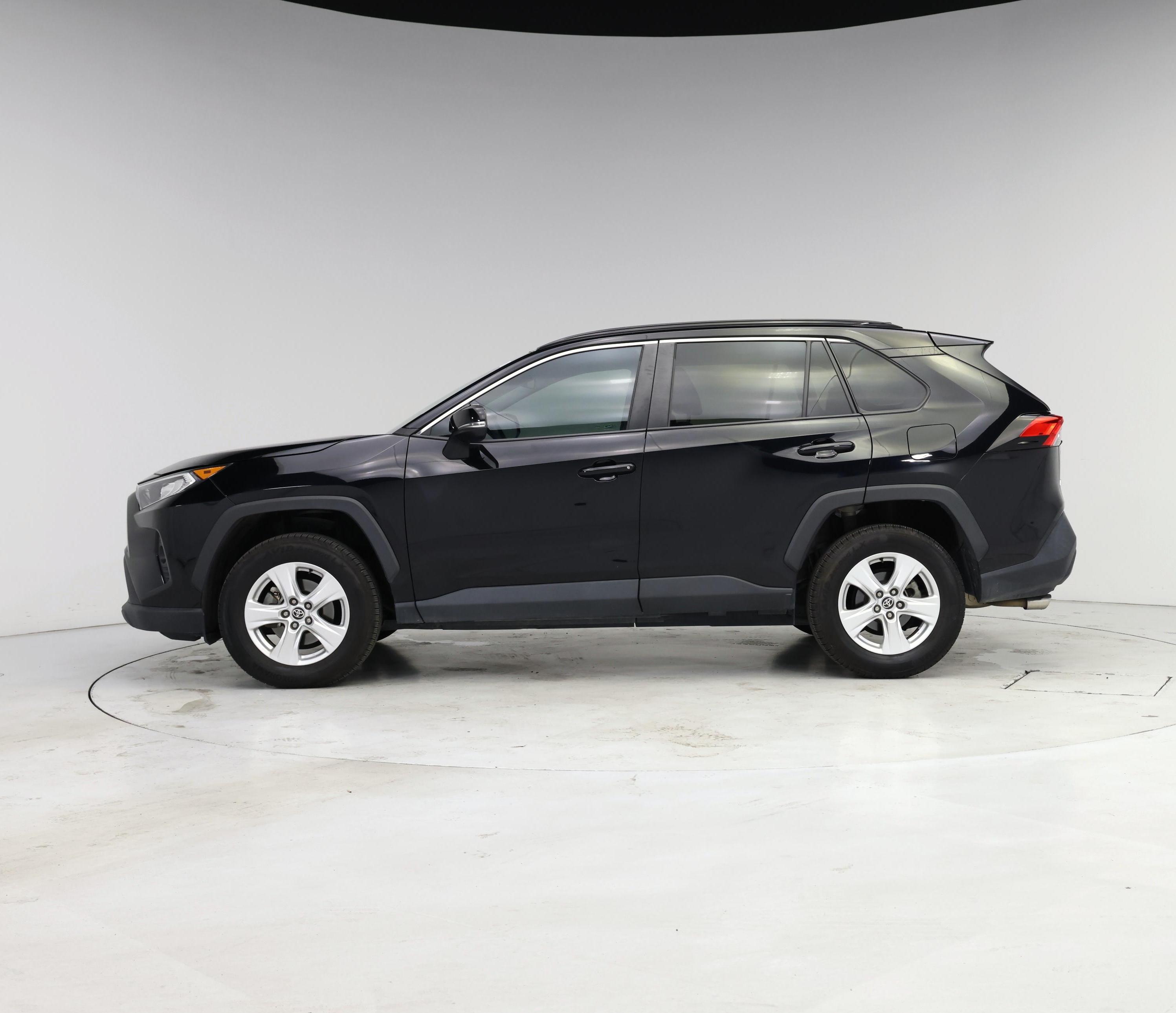 Thumbnail: 2021 Toyota RAV4 - 3
