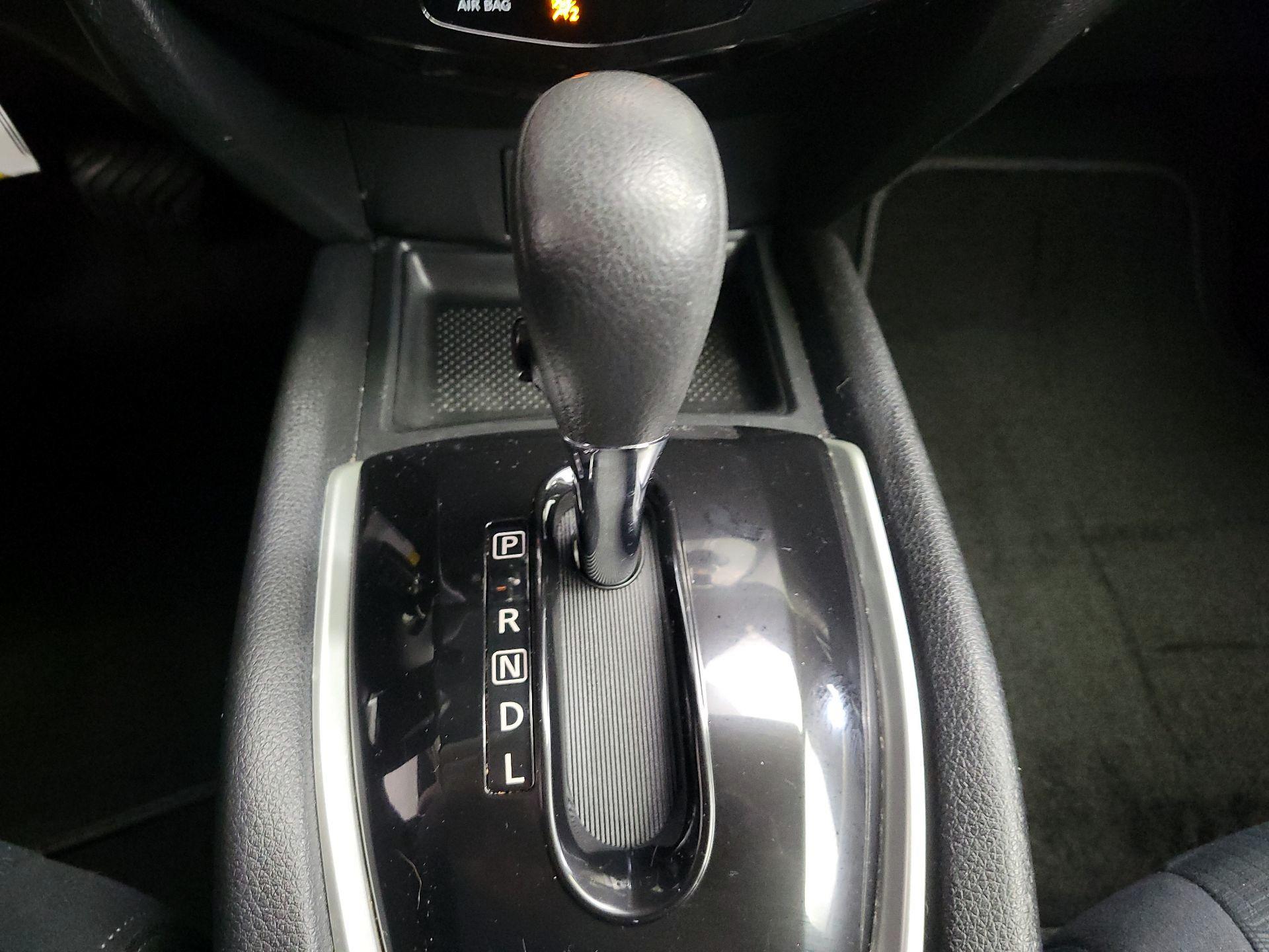 Thumbnail: 2016 Nissan Rogue - 17