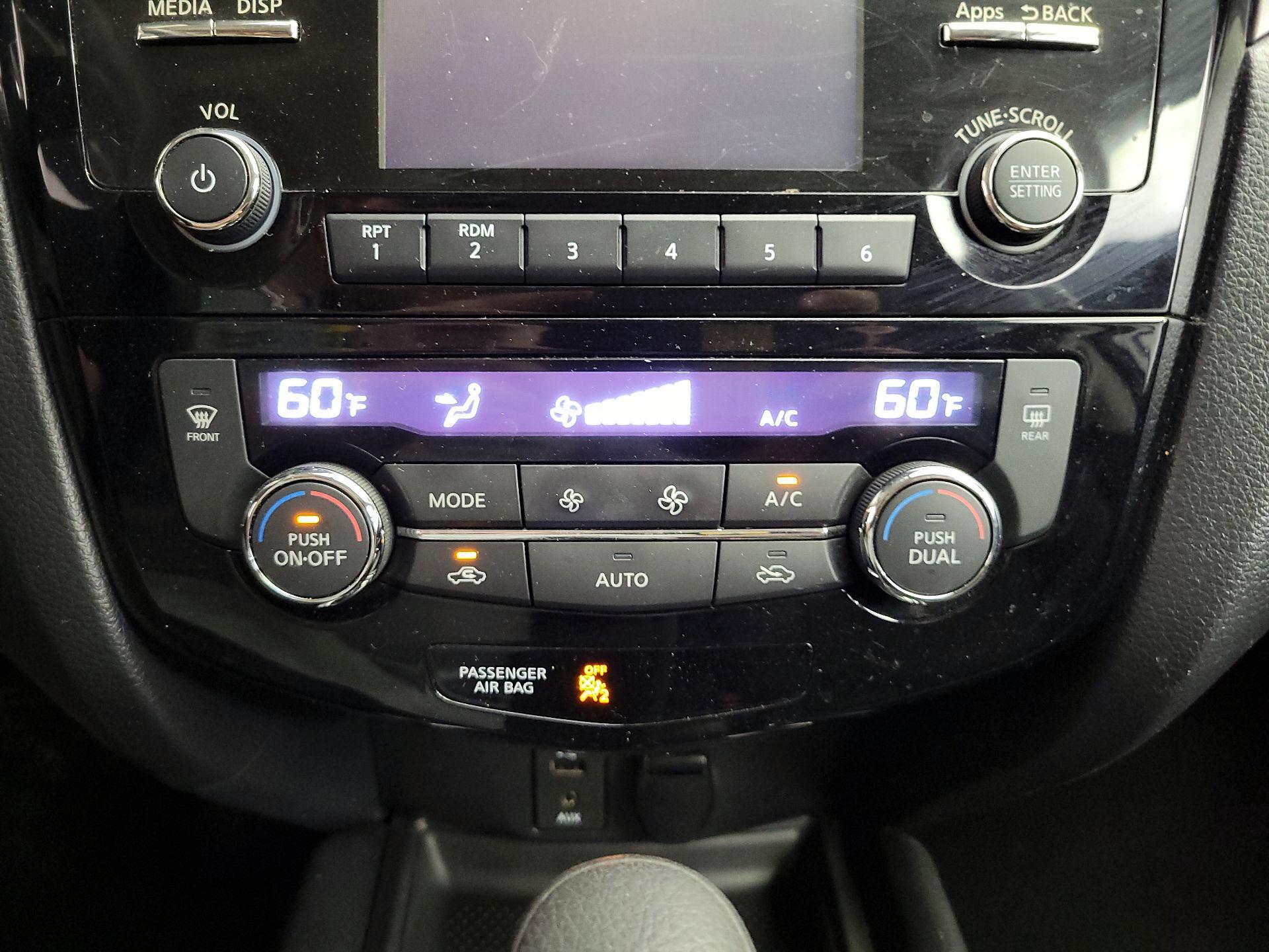 Thumbnail: 2015 Nissan Rogue - 16