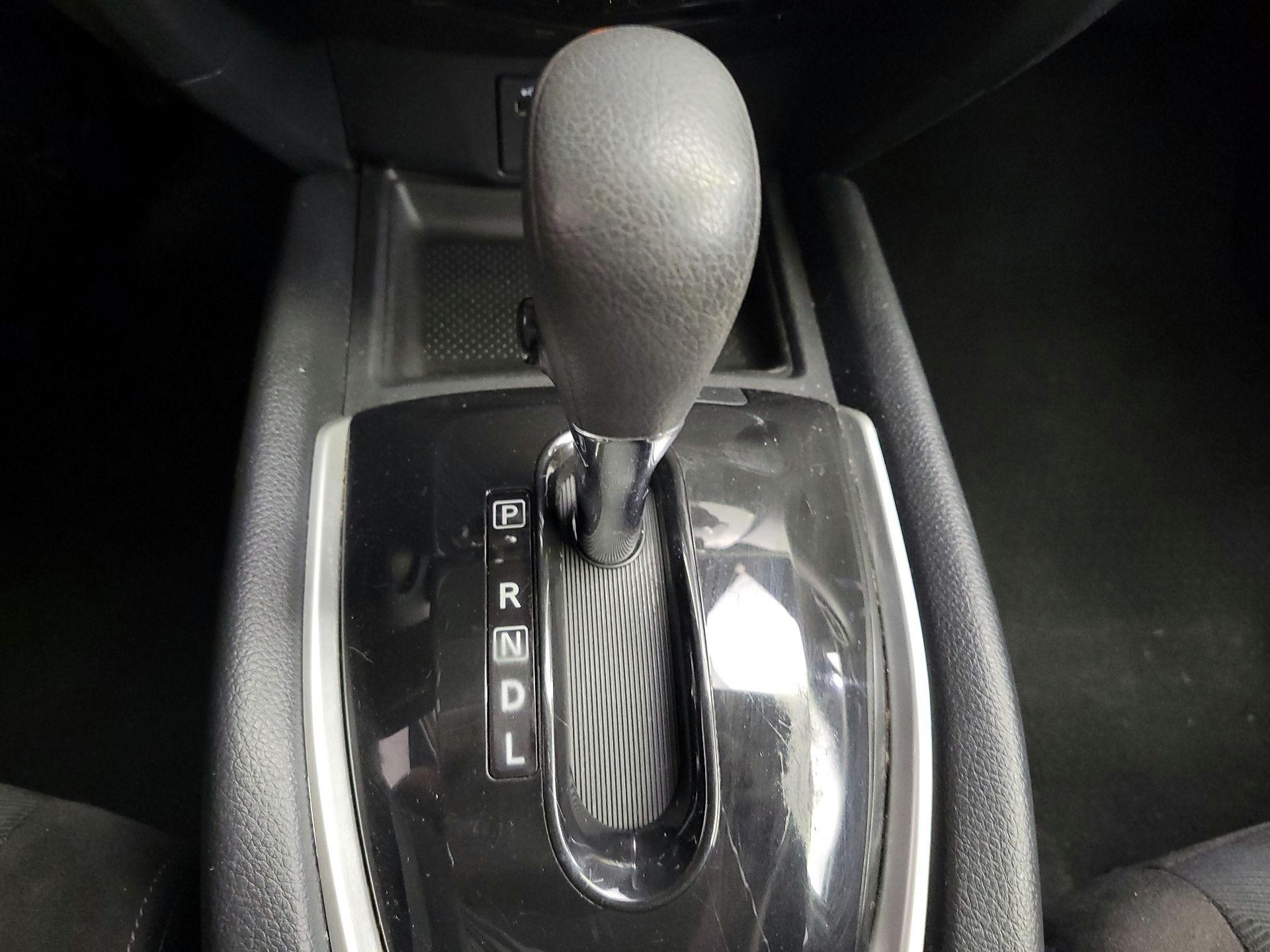 Thumbnail: 2015 Nissan Rogue - 17