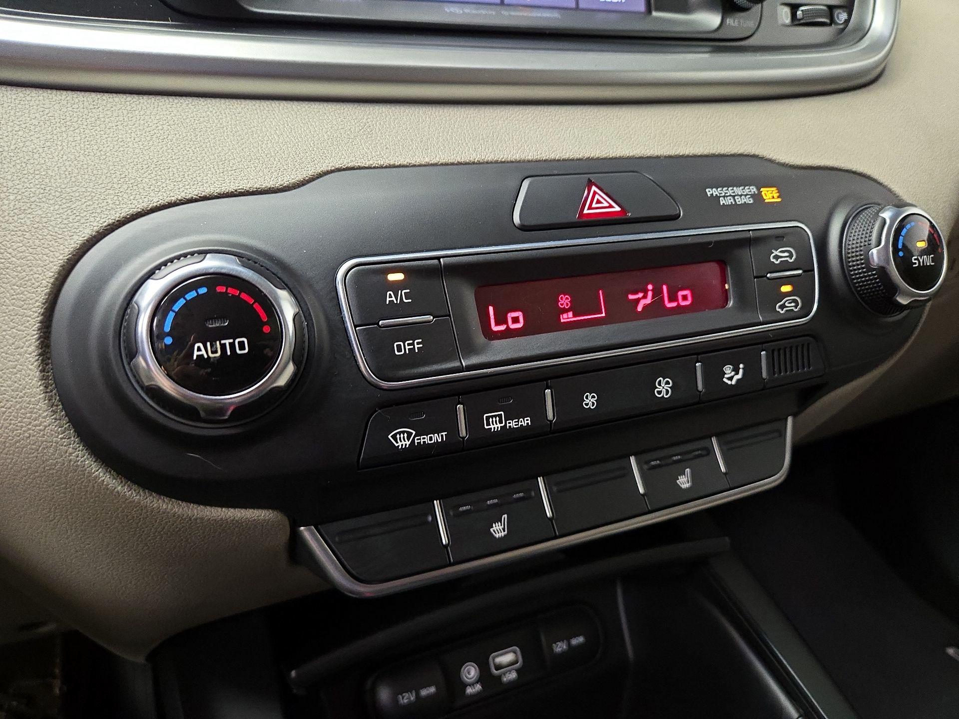 Thumbnail: 2019 Kia Sorento - 16