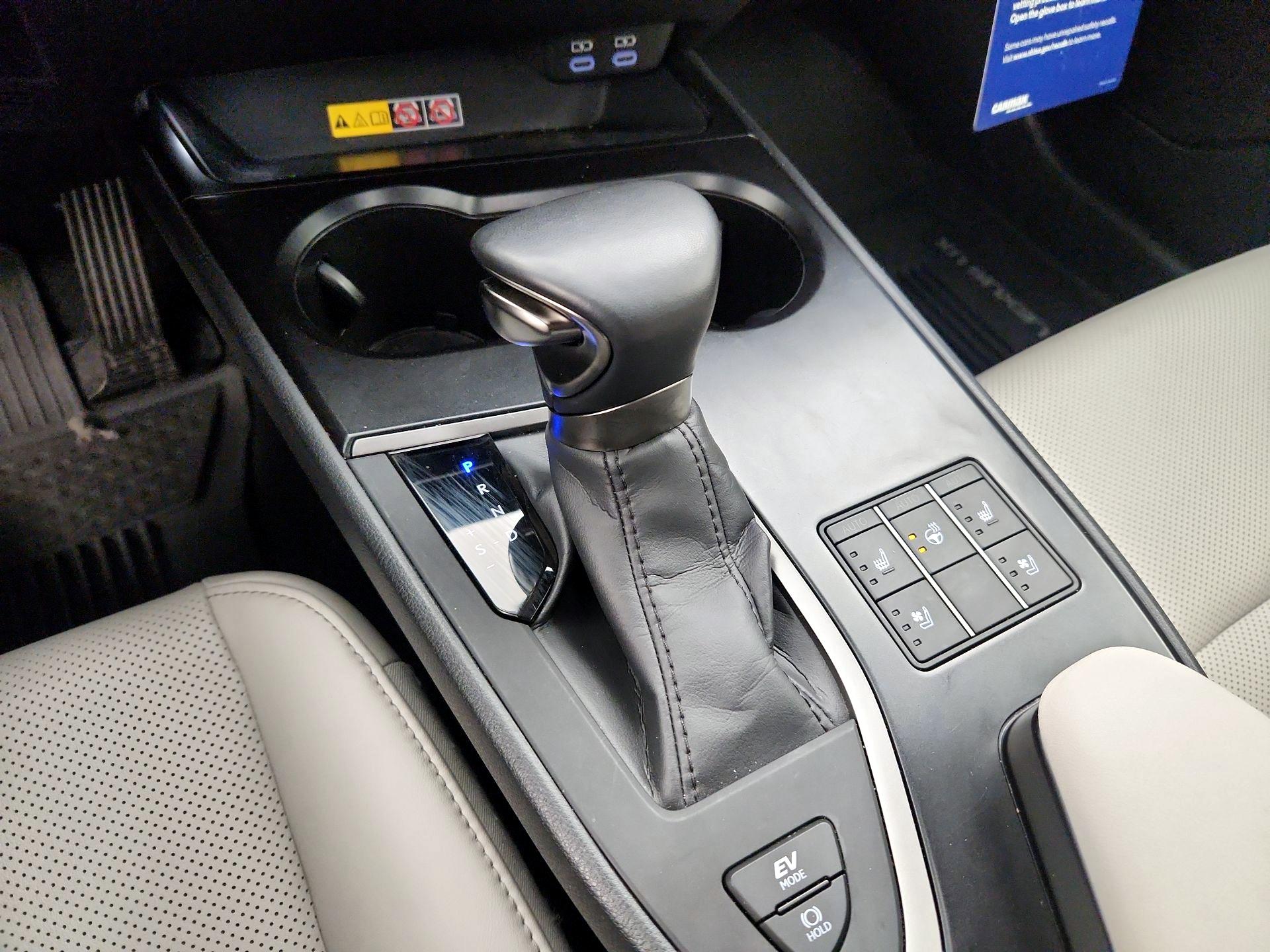 Thumbnail: 2024 Lexus UX - 17