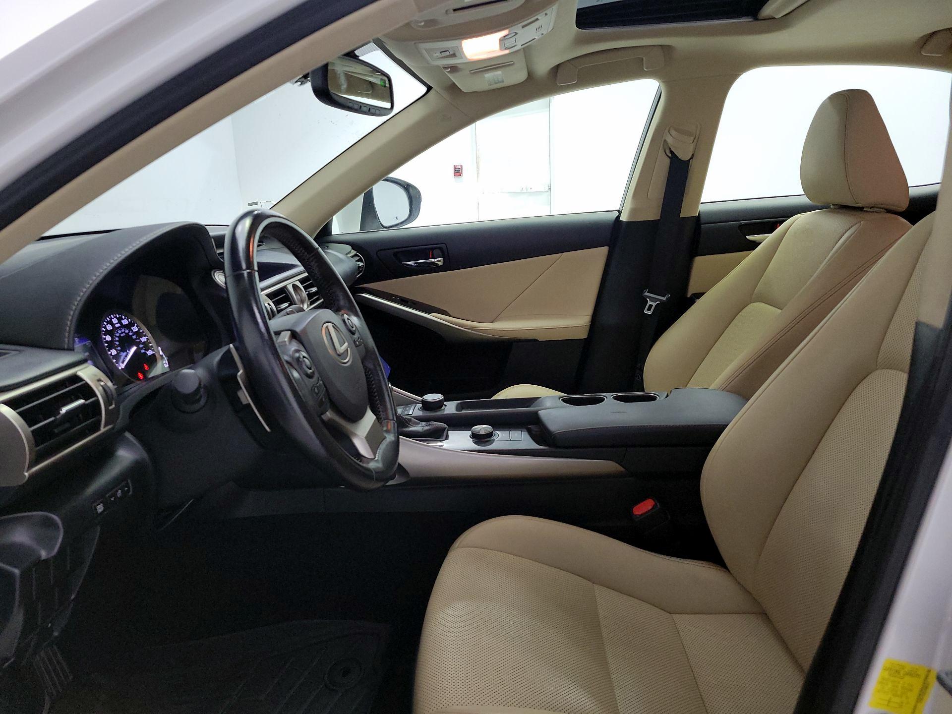 Thumbnail: 2016 Lexus IS - 11