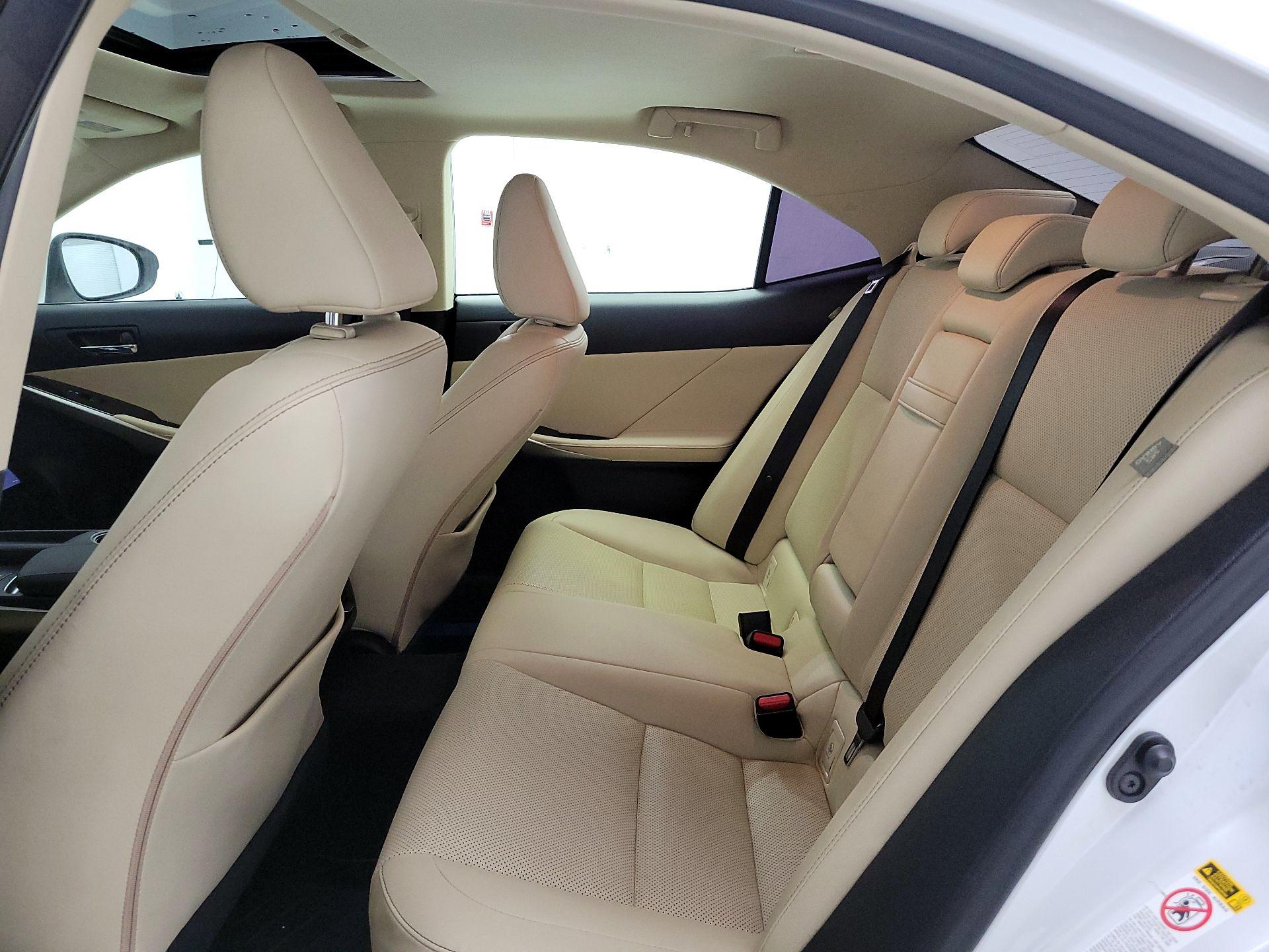 Thumbnail: 2016 Lexus IS - 20