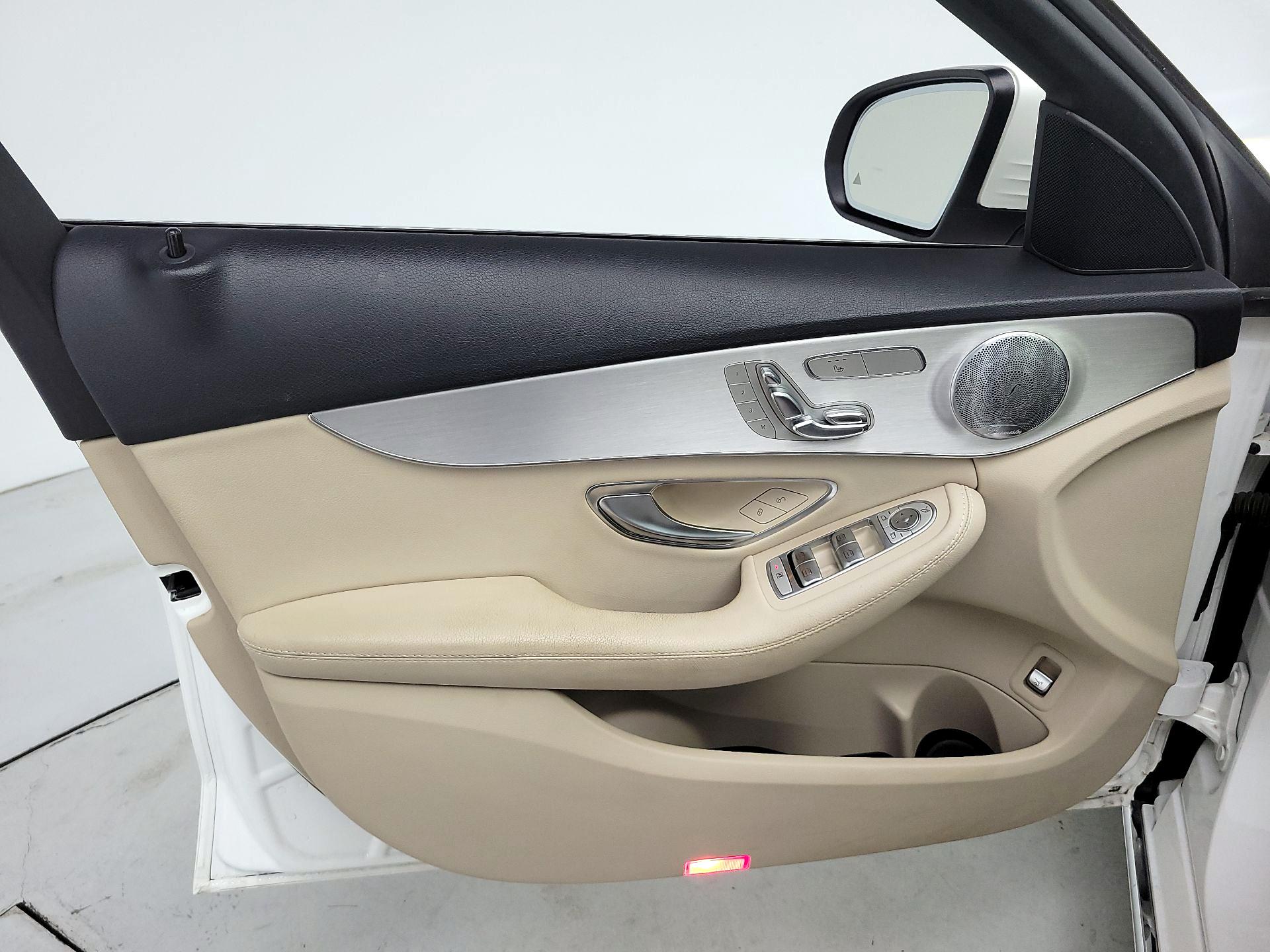 Thumbnail: 2016 Mercedes-Benz C-Class - 12