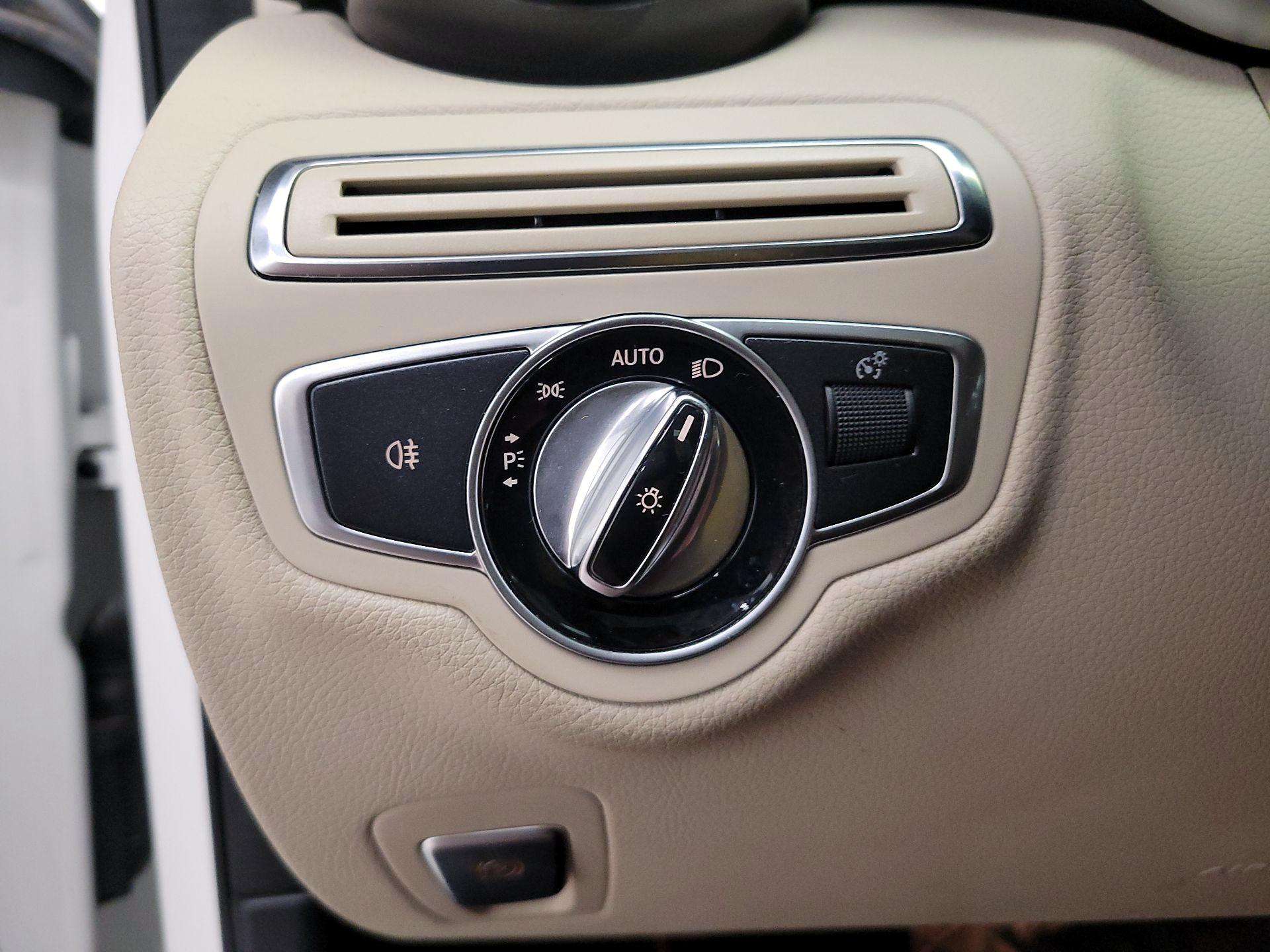 Thumbnail: 2016 Mercedes-Benz C-Class - 13