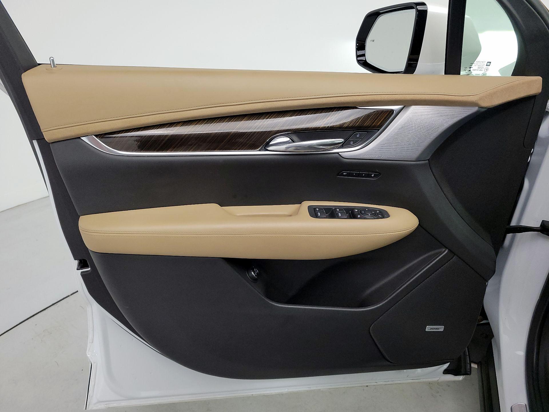 Thumbnail: 2023 Cadillac XT6 - 12