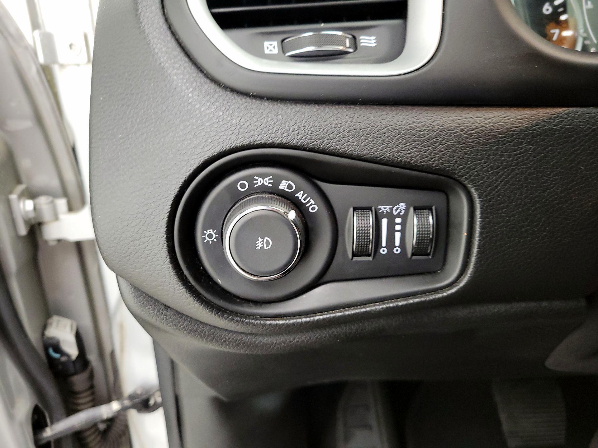 Thumbnail: 2015 Jeep Renegade - 13