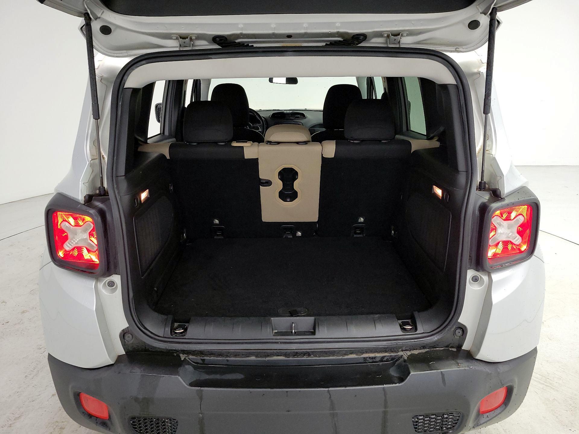 Thumbnail: 2015 Jeep Renegade - 20