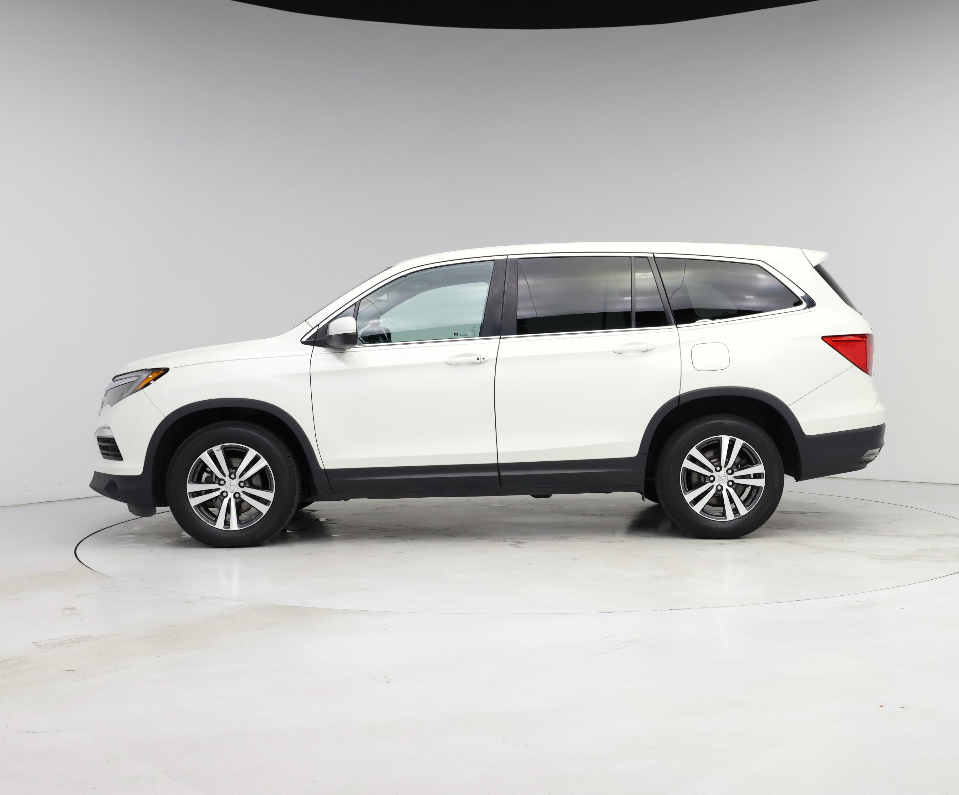 Thumbnail: 2018 Honda Pilot - 3