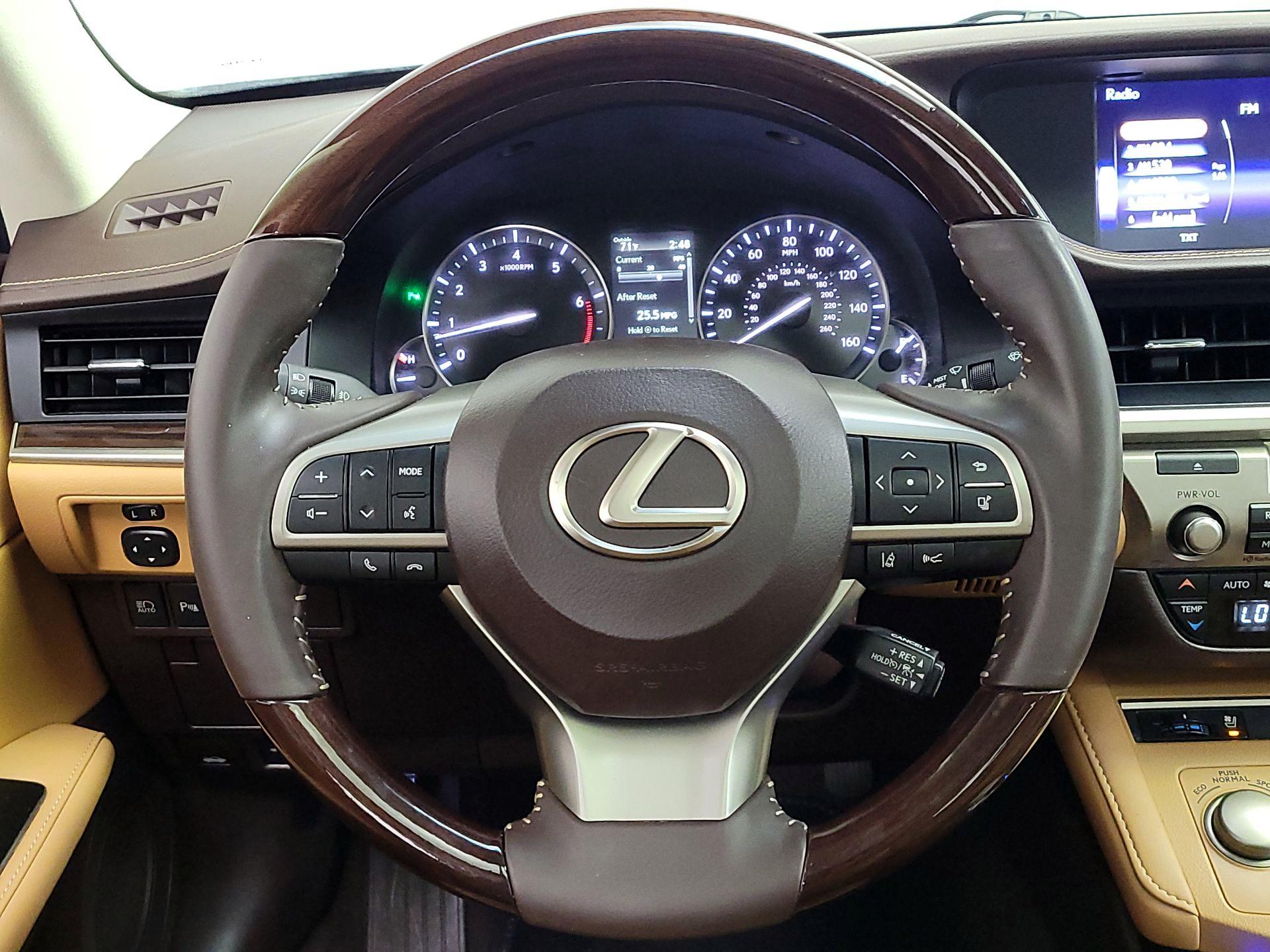 Thumbnail: 2017 Lexus ES - 10