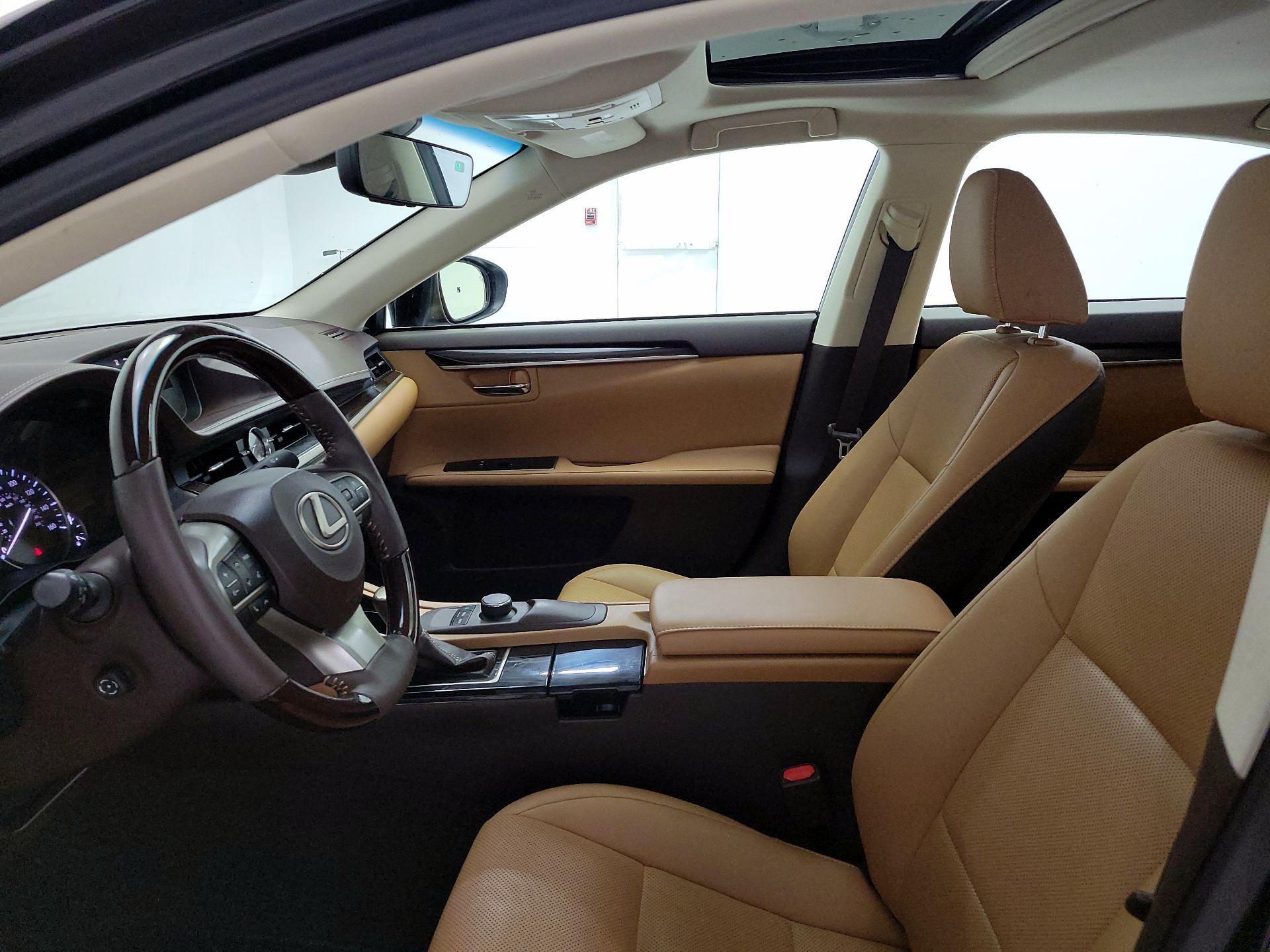 Thumbnail: 2017 Lexus ES - 11