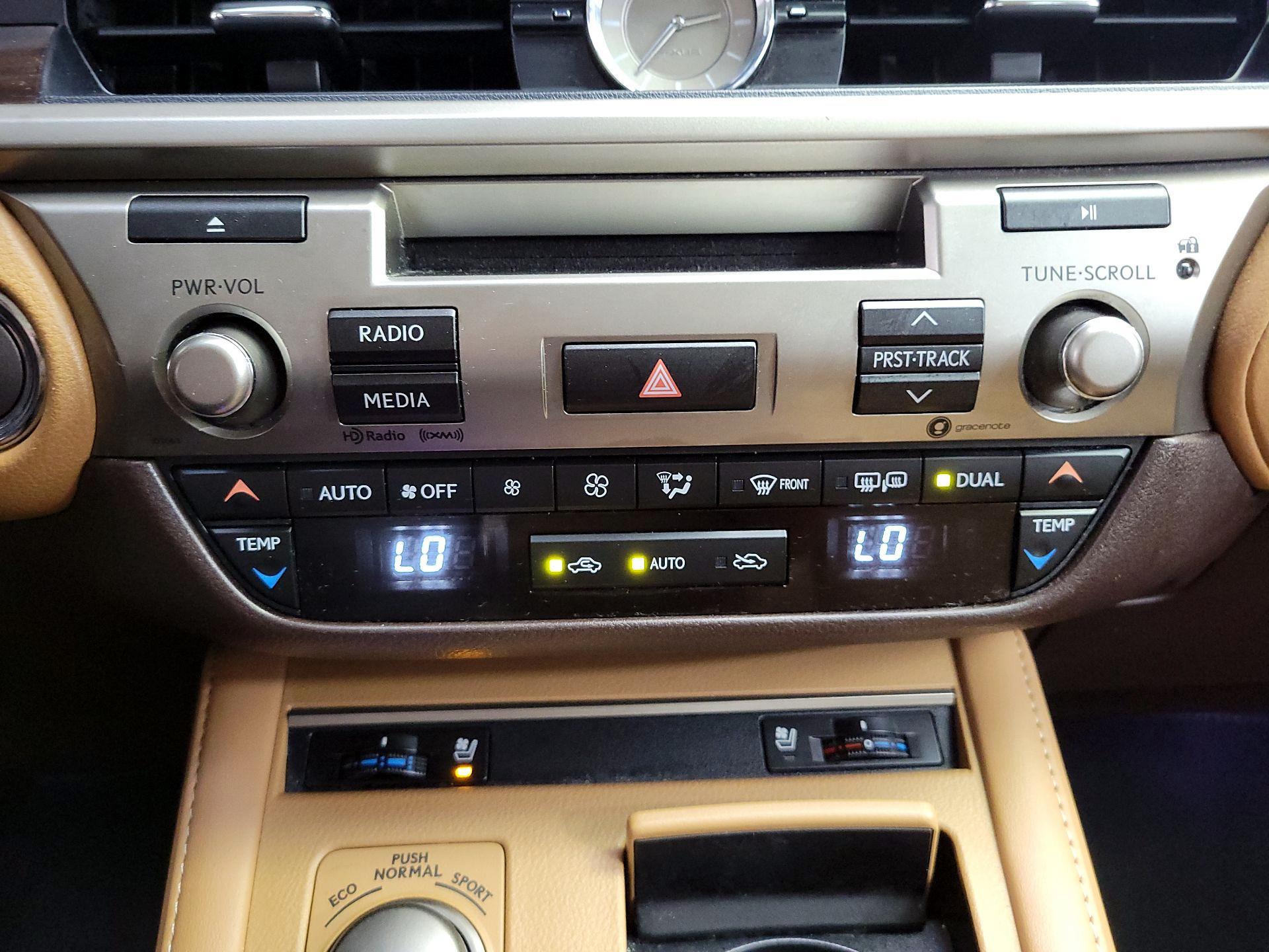 Thumbnail: 2017 Lexus ES - 16