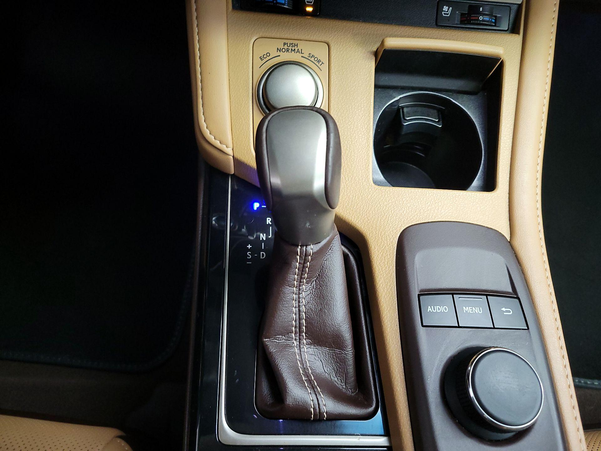 Thumbnail: 2017 Lexus ES - 17
