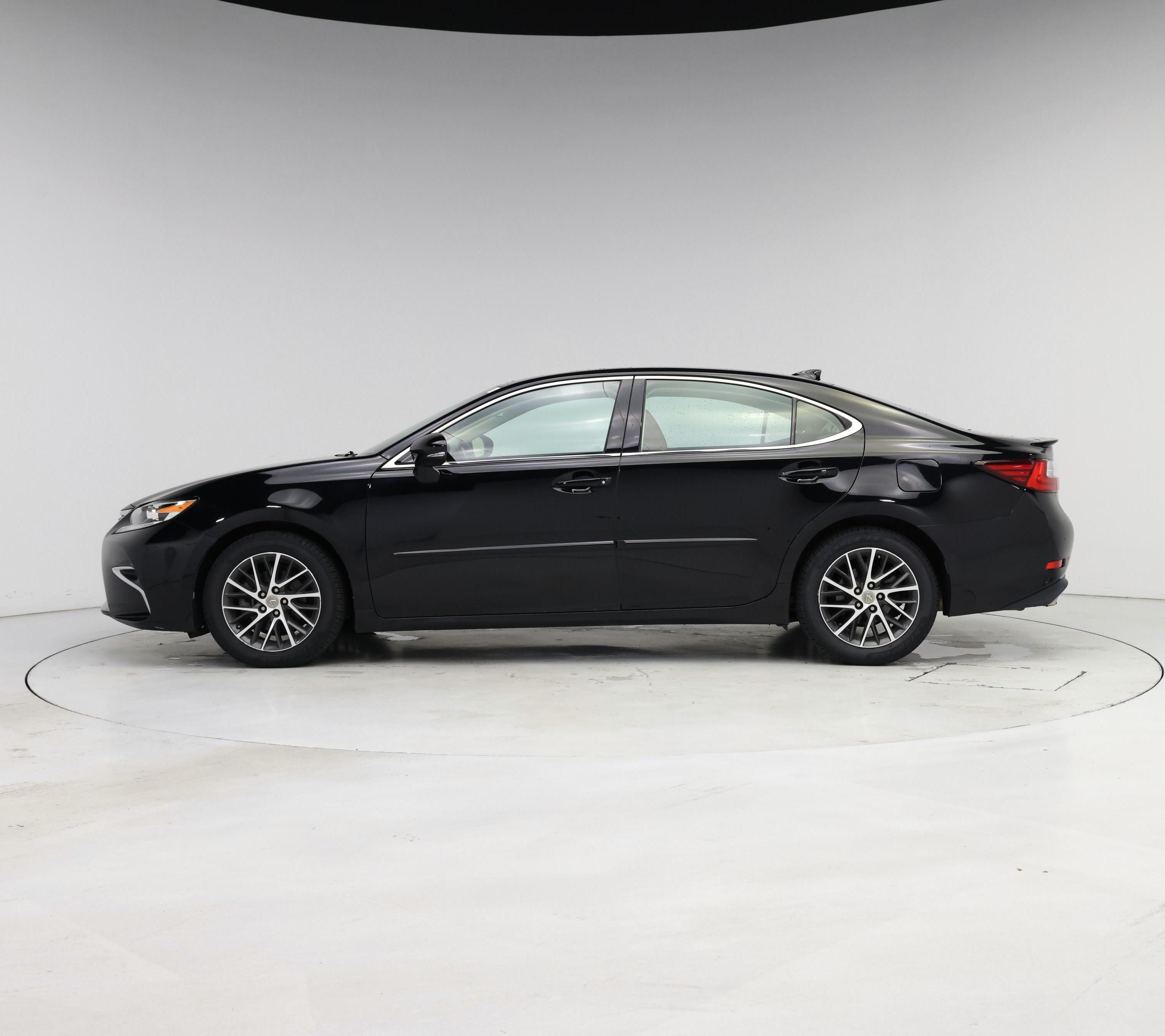 Thumbnail: 2017 Lexus ES - 3