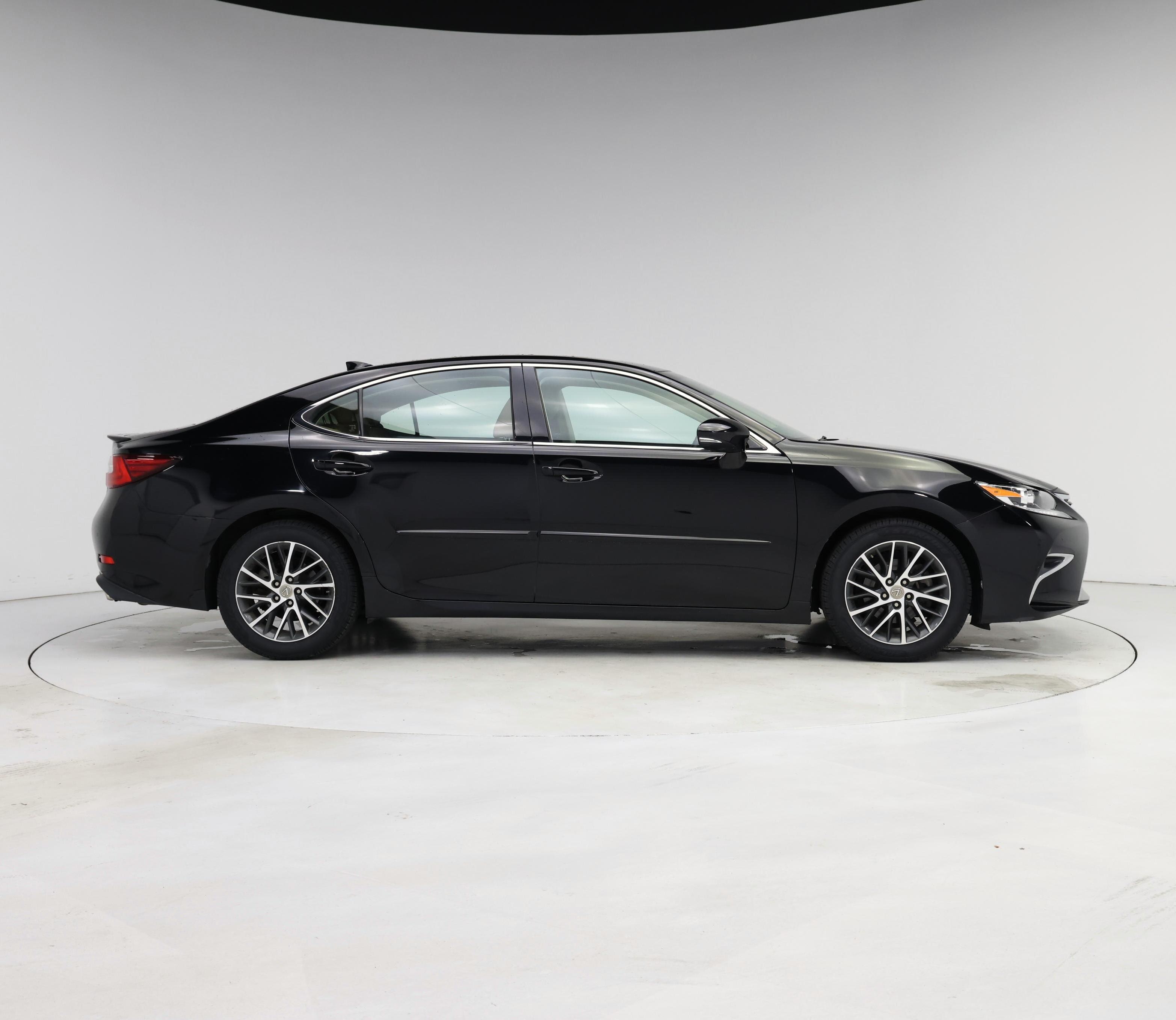 Thumbnail: 2017 Lexus ES - 7
