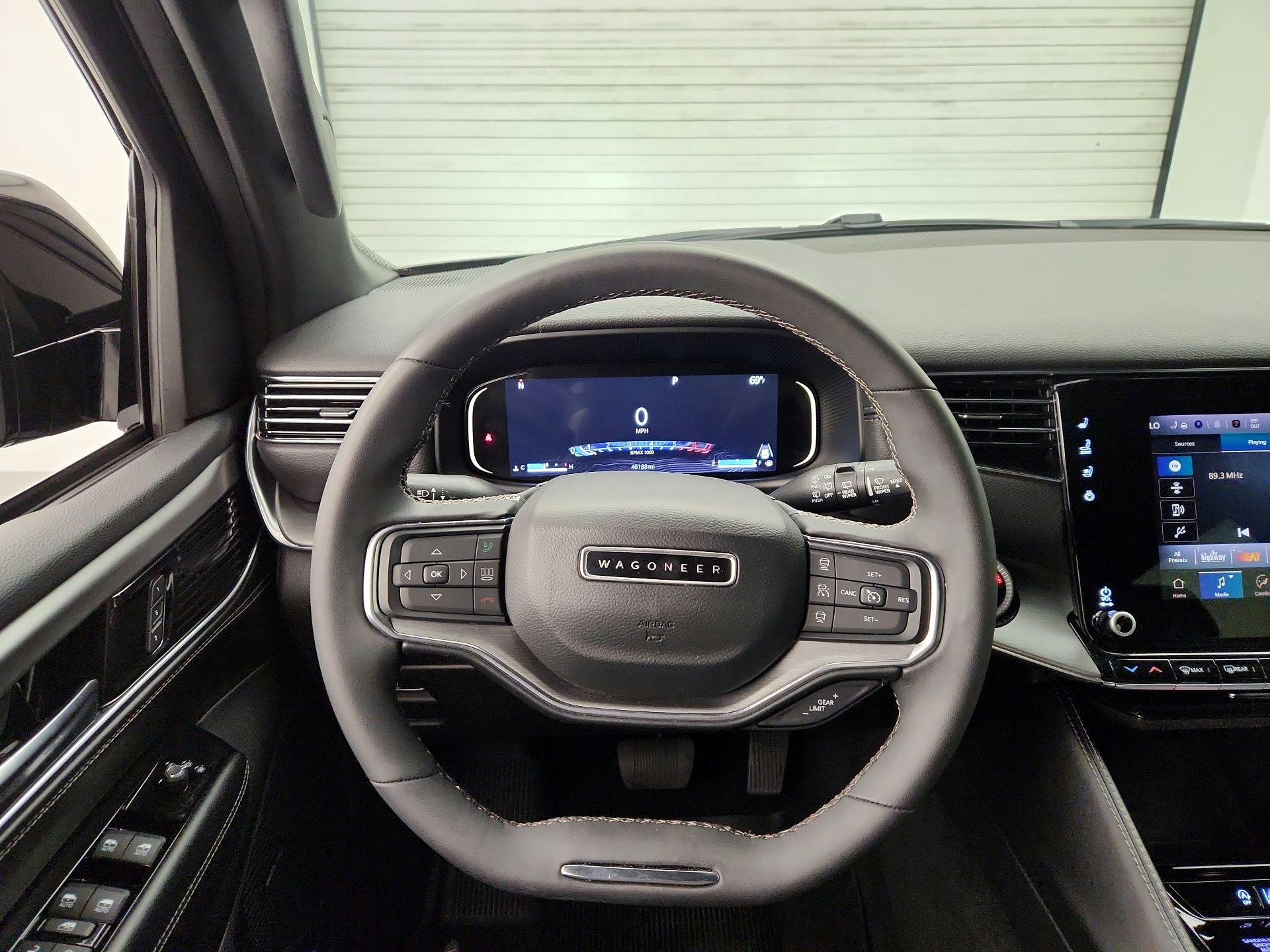 Thumbnail: 2023 Jeep Wagoneer - 10