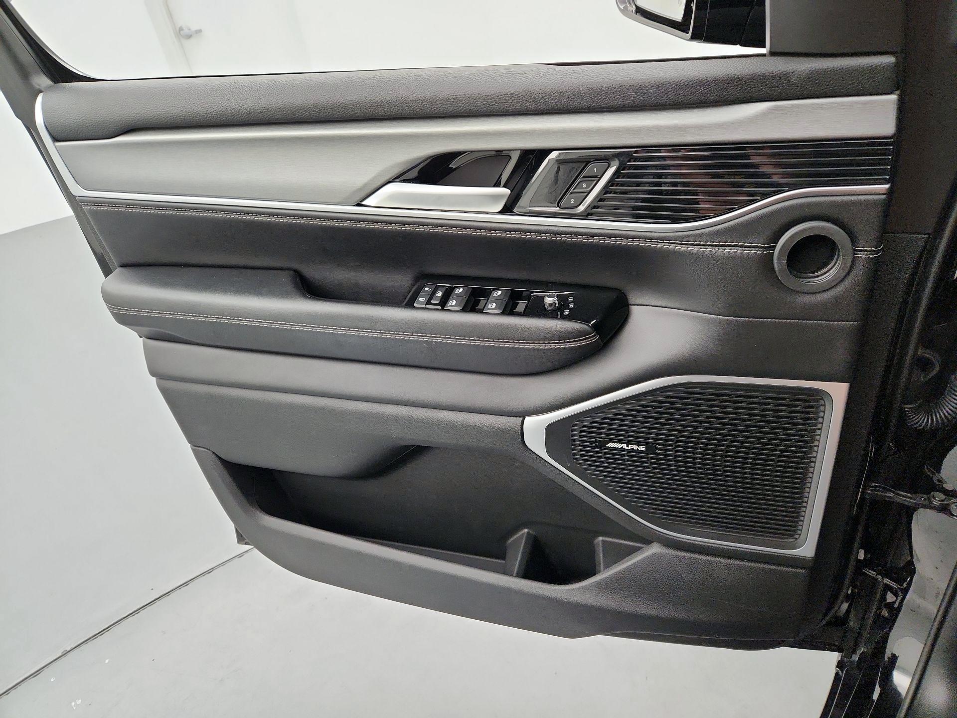 Thumbnail: 2023 Jeep Wagoneer - 12