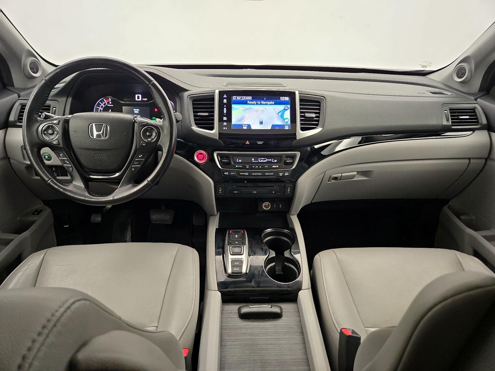 Thumbnail: 2017 Honda Pilot - 9