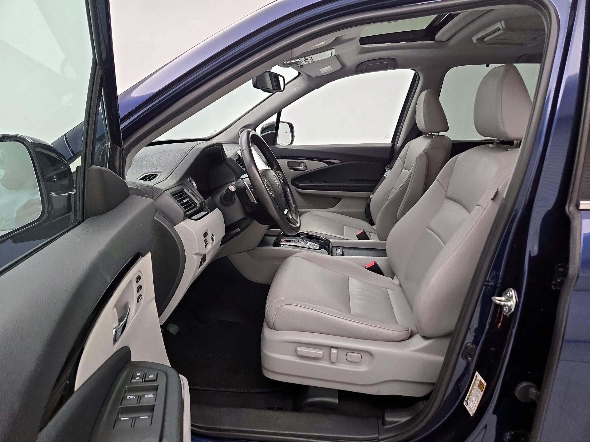 Thumbnail: 2017 Honda Pilot - 11