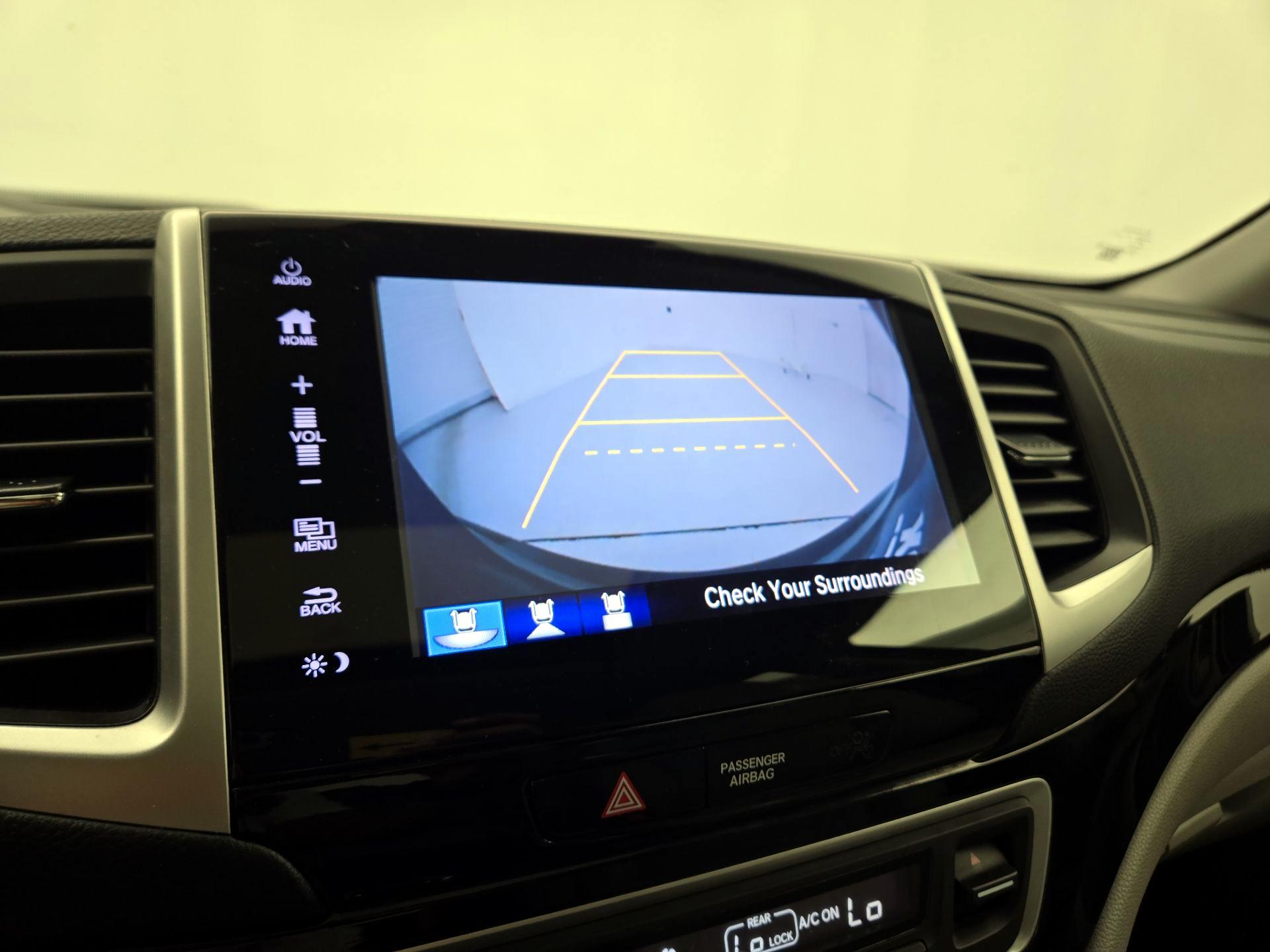 Thumbnail: 2017 Honda Pilot - 15