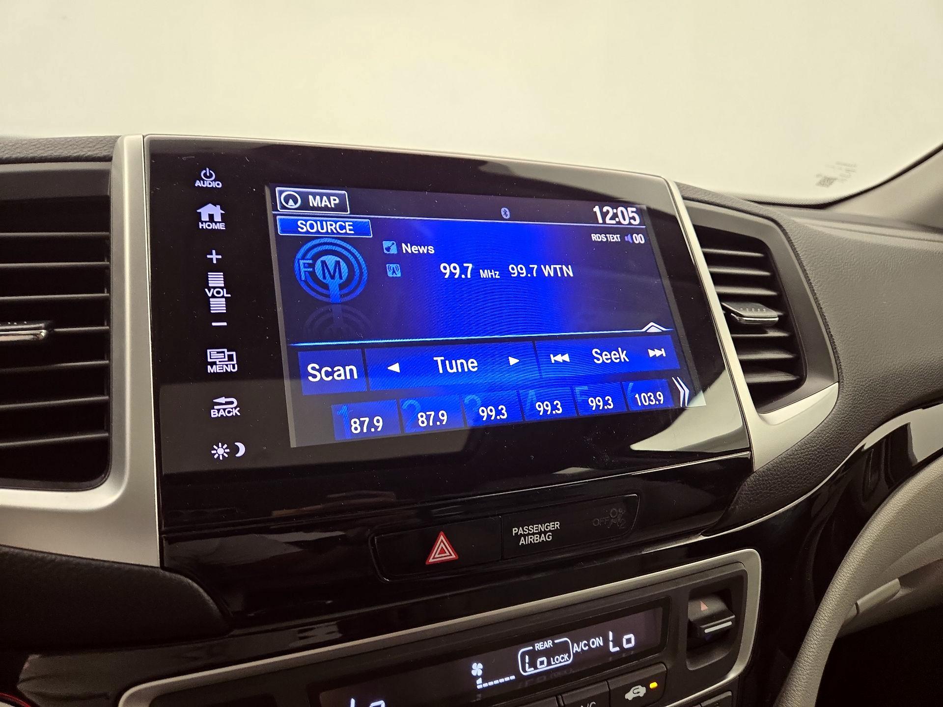 Thumbnail: 2017 Honda Pilot - 16