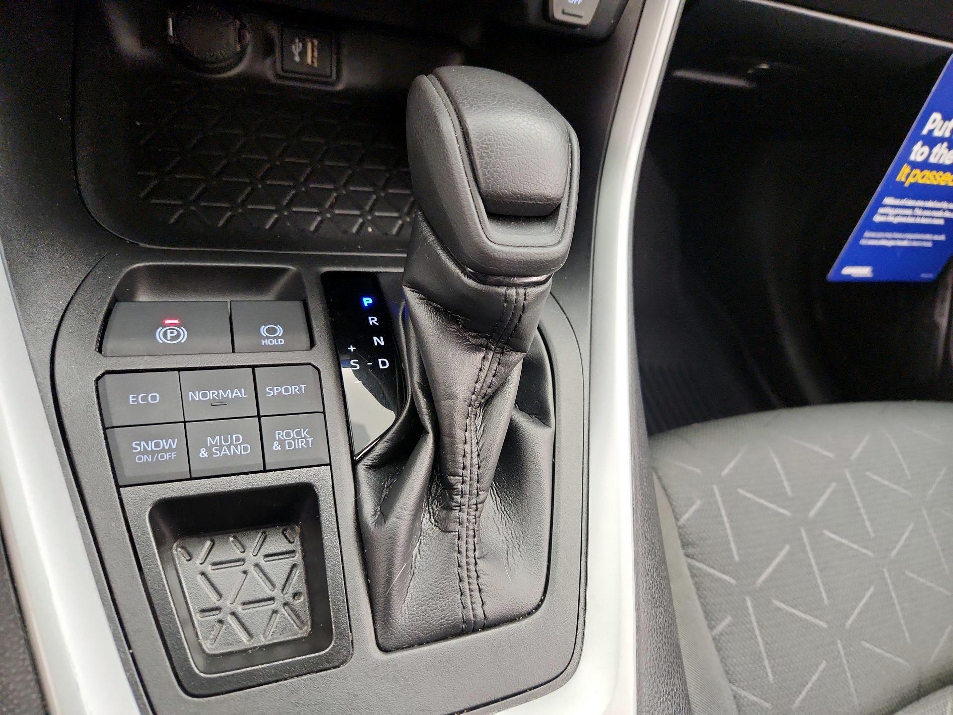 Thumbnail: 2023 Toyota RAV4 - 16