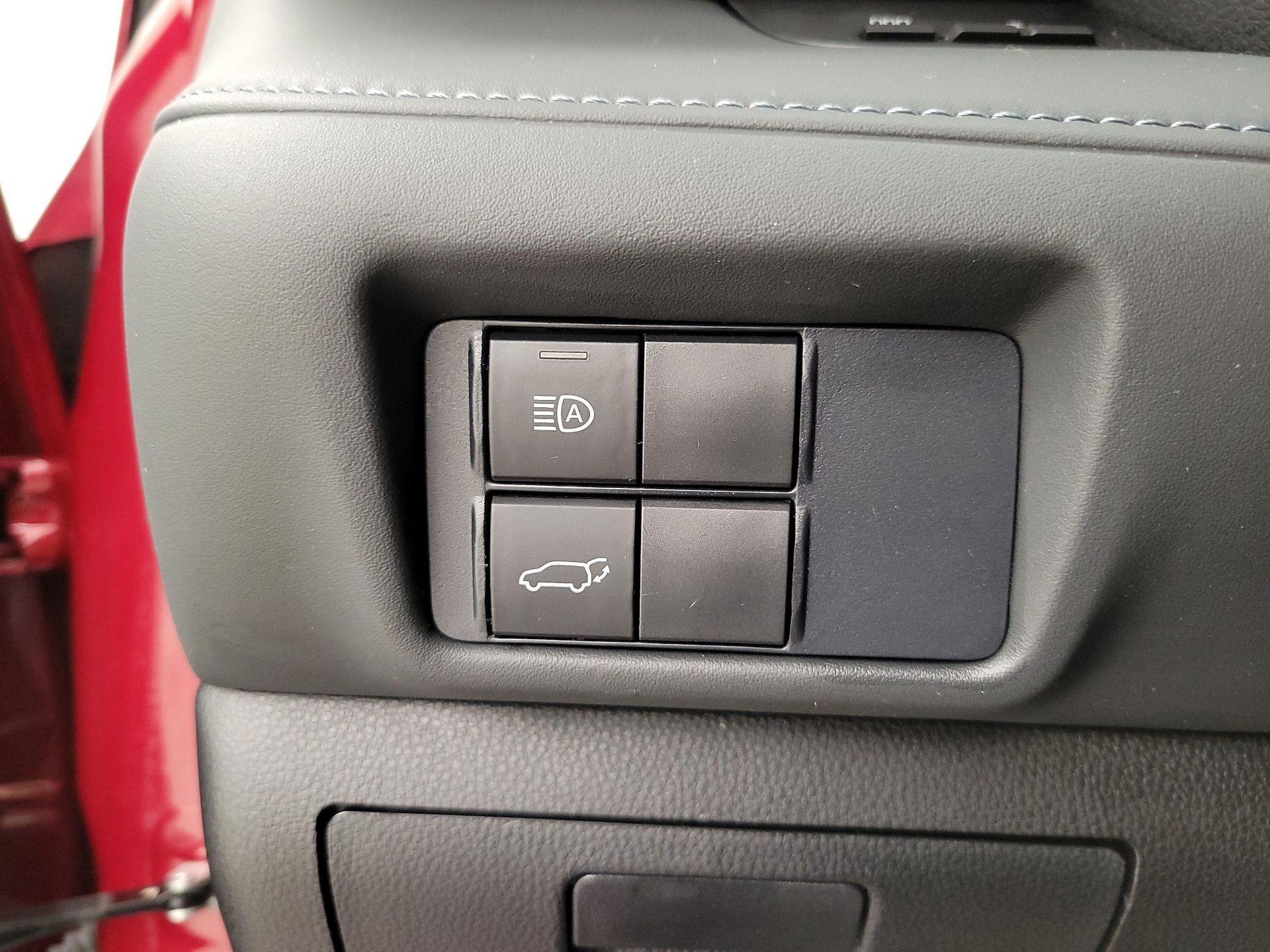 Thumbnail: 2021 Toyota Highlander - 13