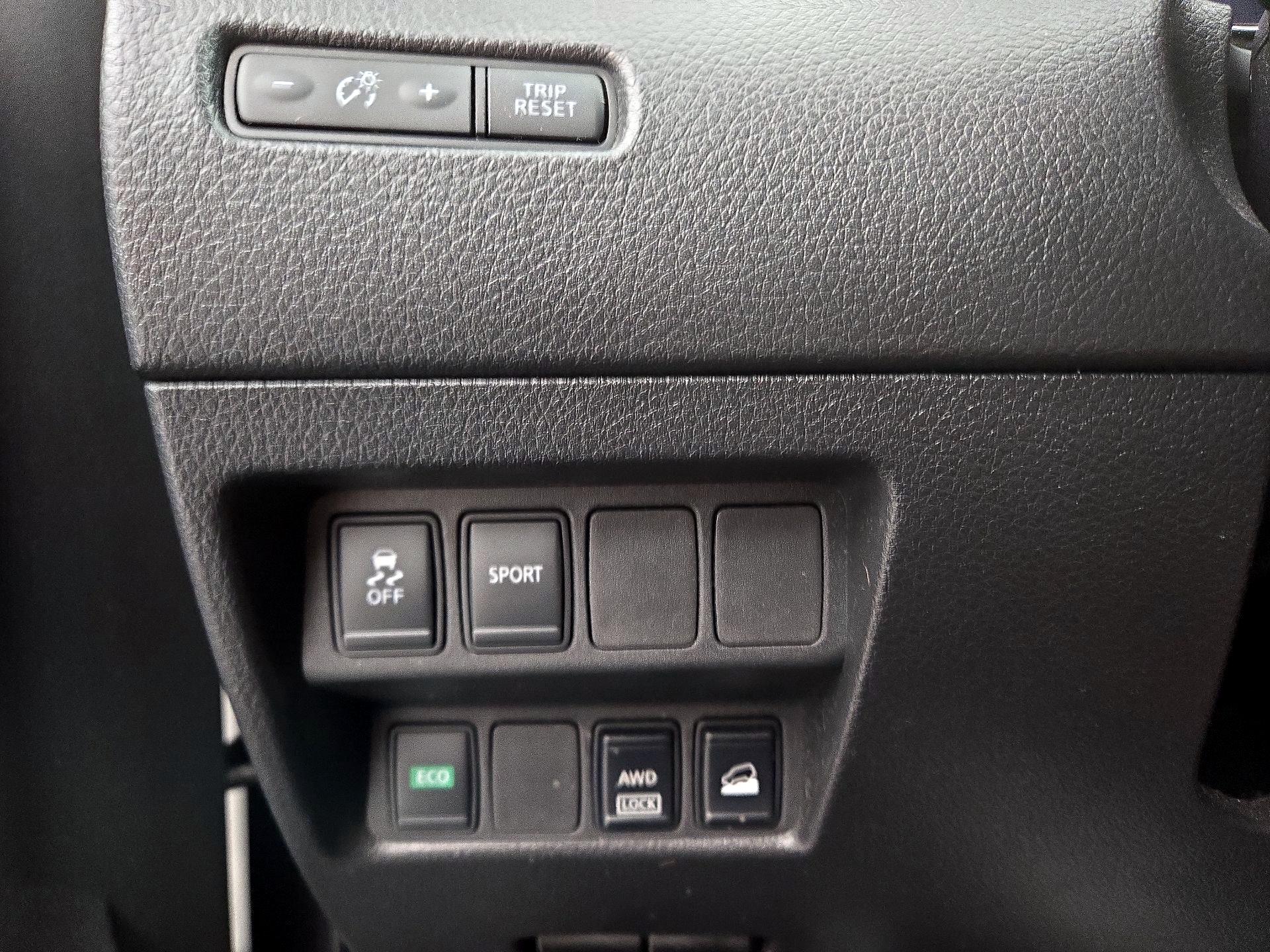 Thumbnail: 2015 Nissan Rogue - 13