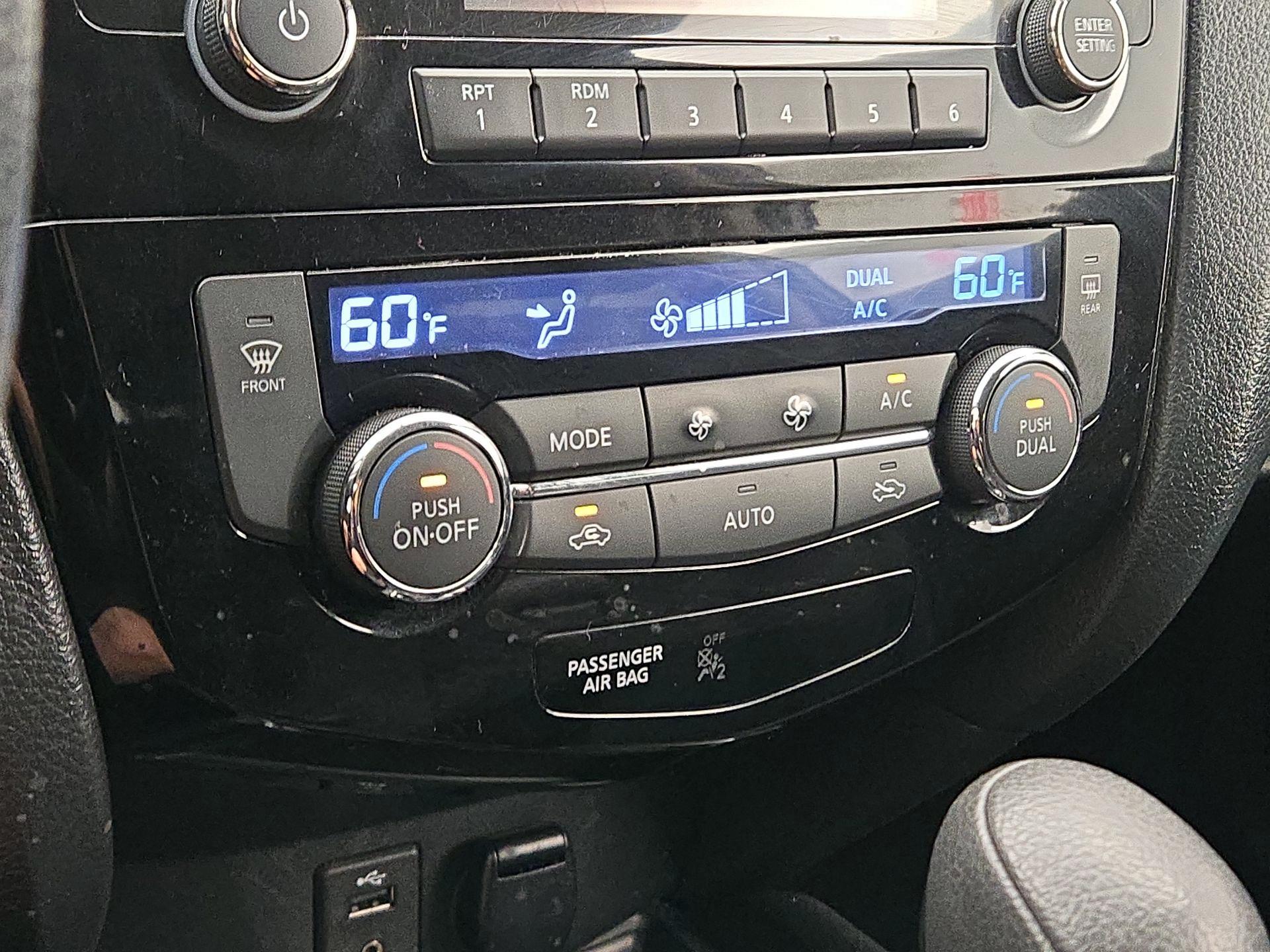 Thumbnail: 2015 Nissan Rogue - 16