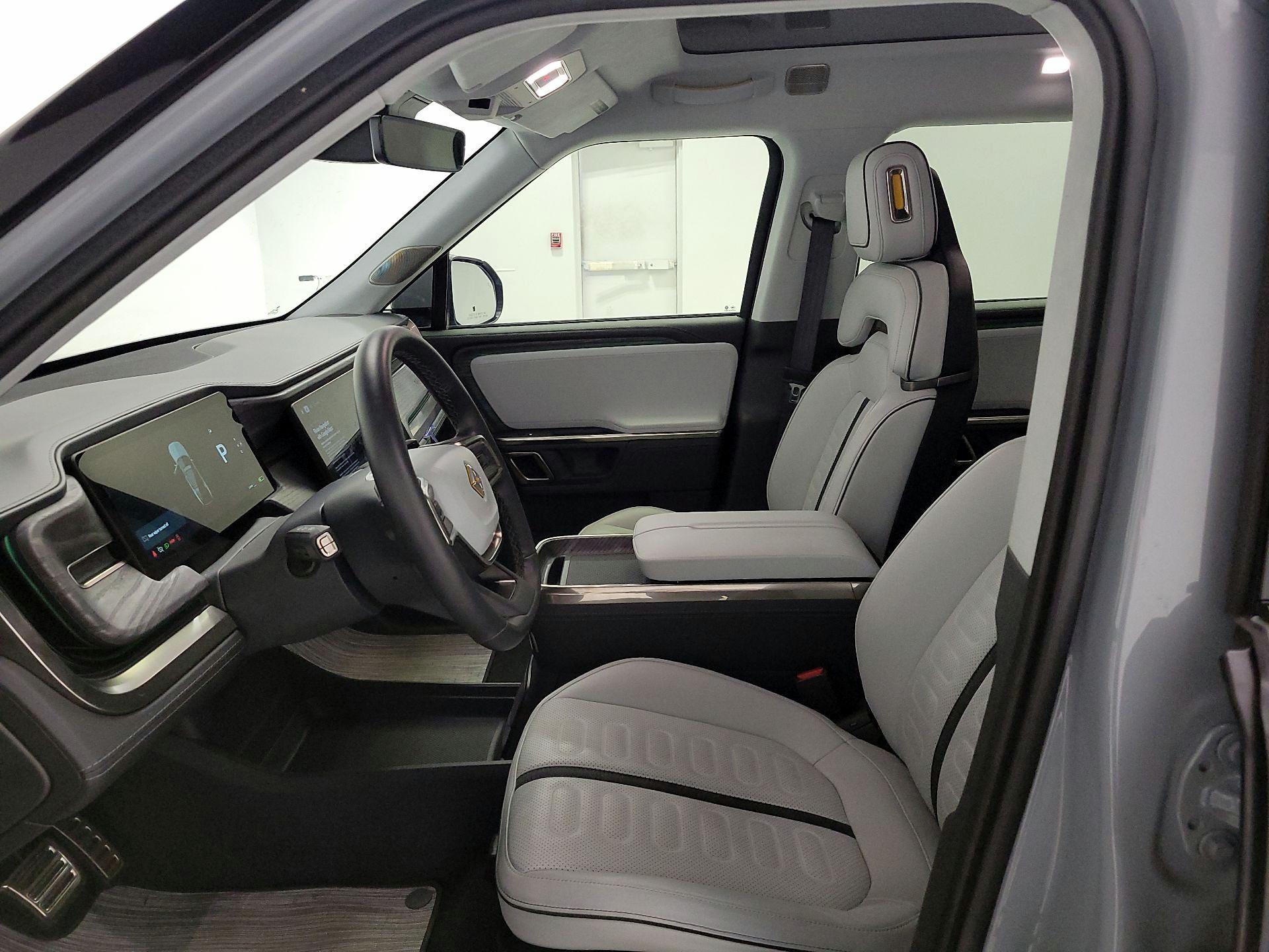 Thumbnail: 2023 Rivian R1S - 11