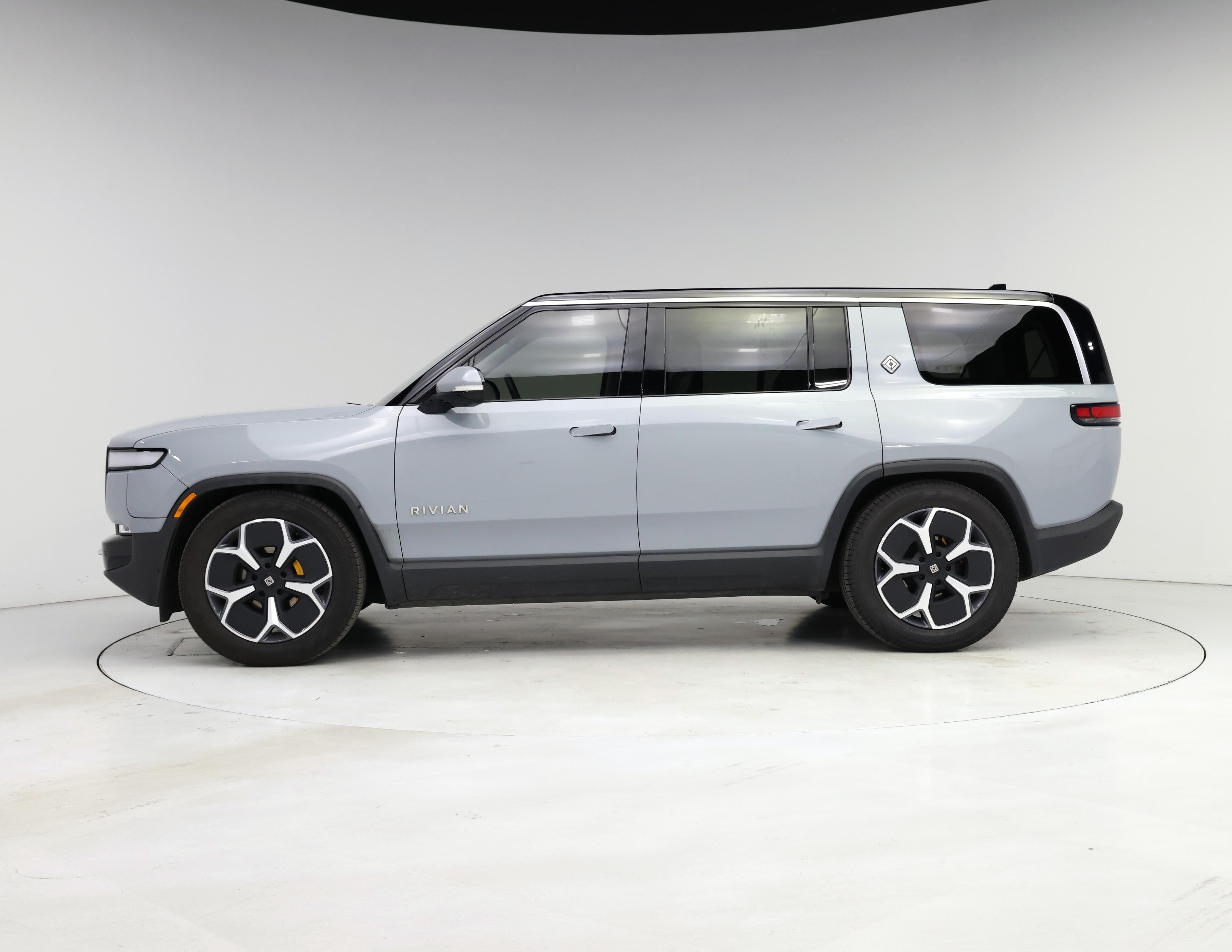 Thumbnail: 2023 Rivian R1S - 3